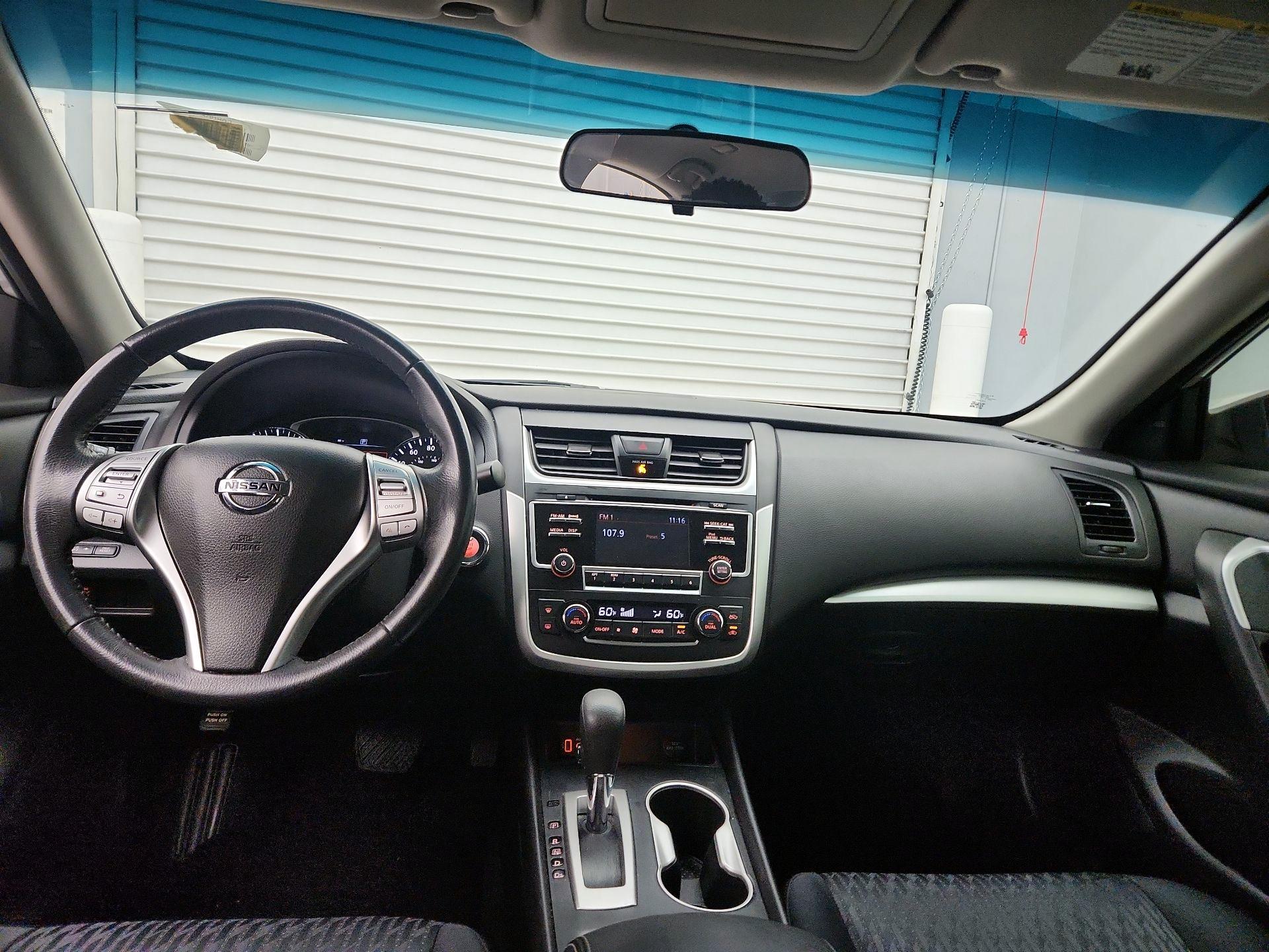 Thumbnail: 2017 Nissan Altima - 9