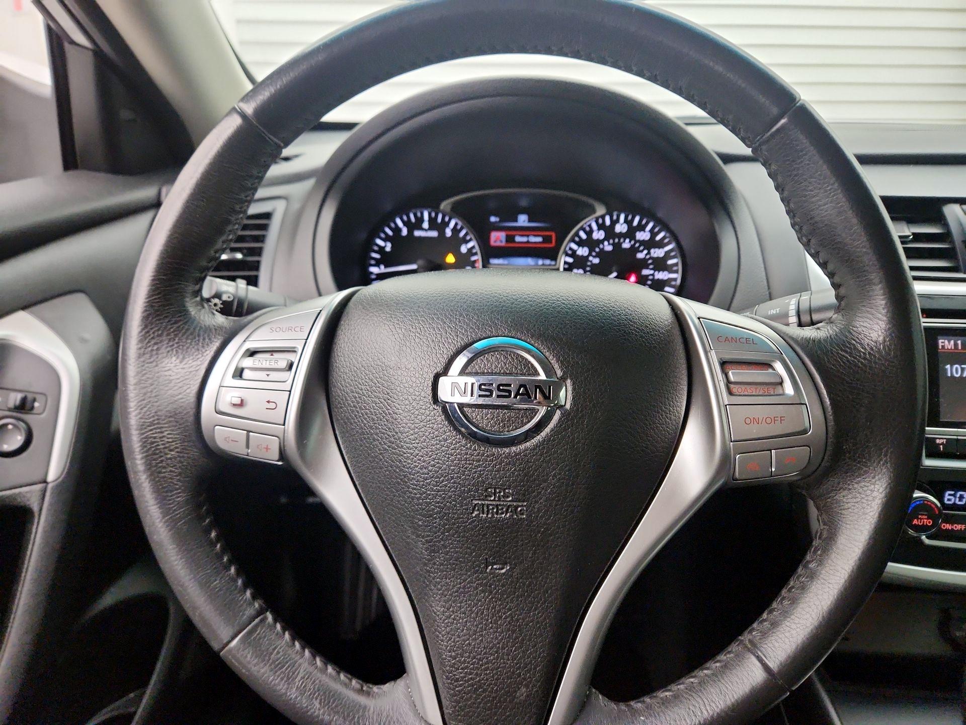 Thumbnail: 2017 Nissan Altima - 10