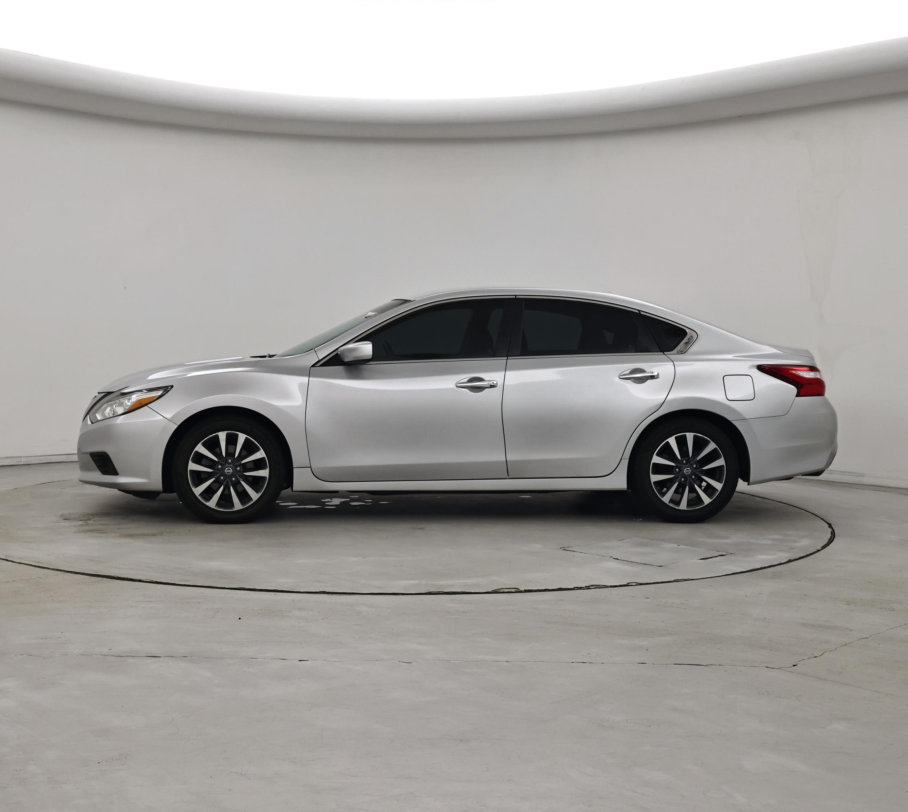 Thumbnail: 2017 Nissan Altima - 3