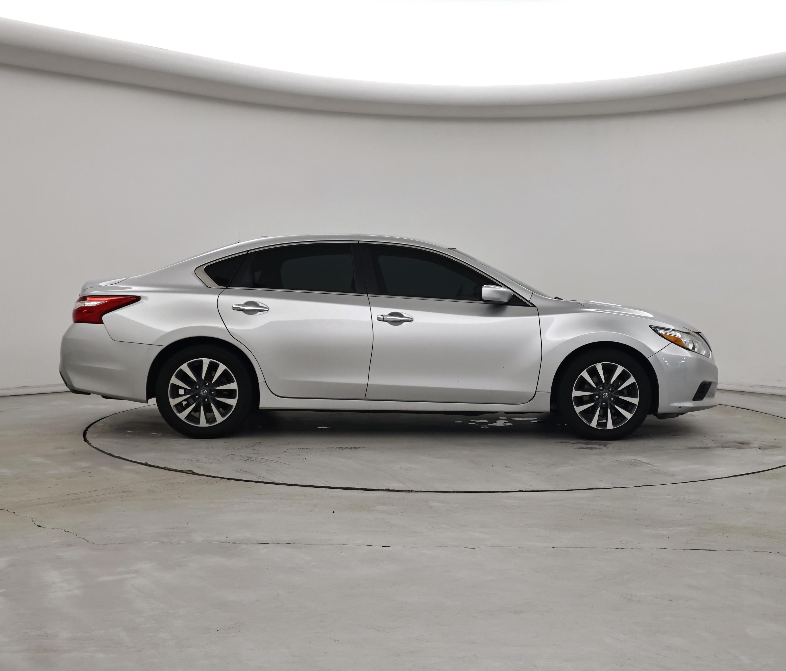 Thumbnail: 2017 Nissan Altima - 7