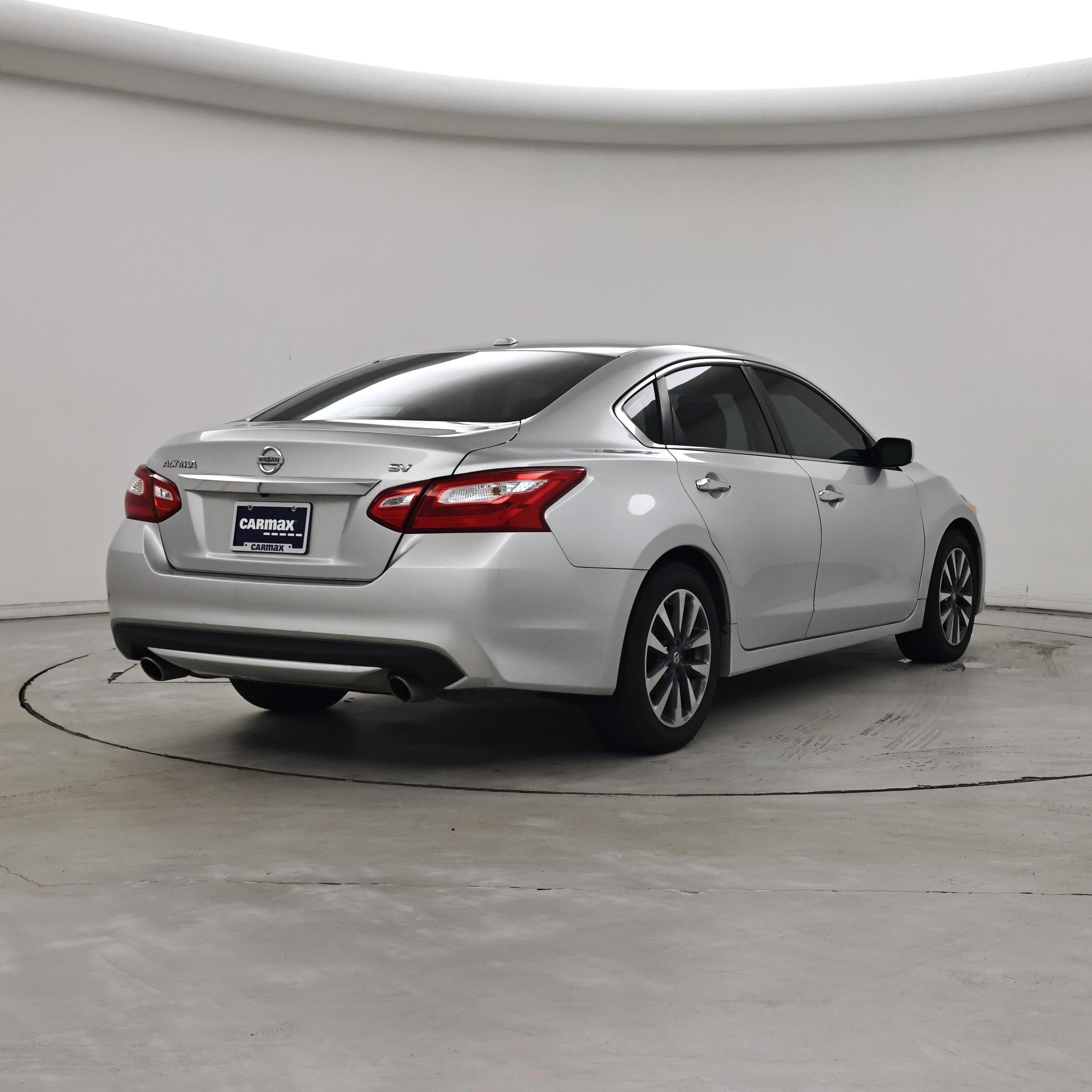 Thumbnail: 2017 Nissan Altima - 8