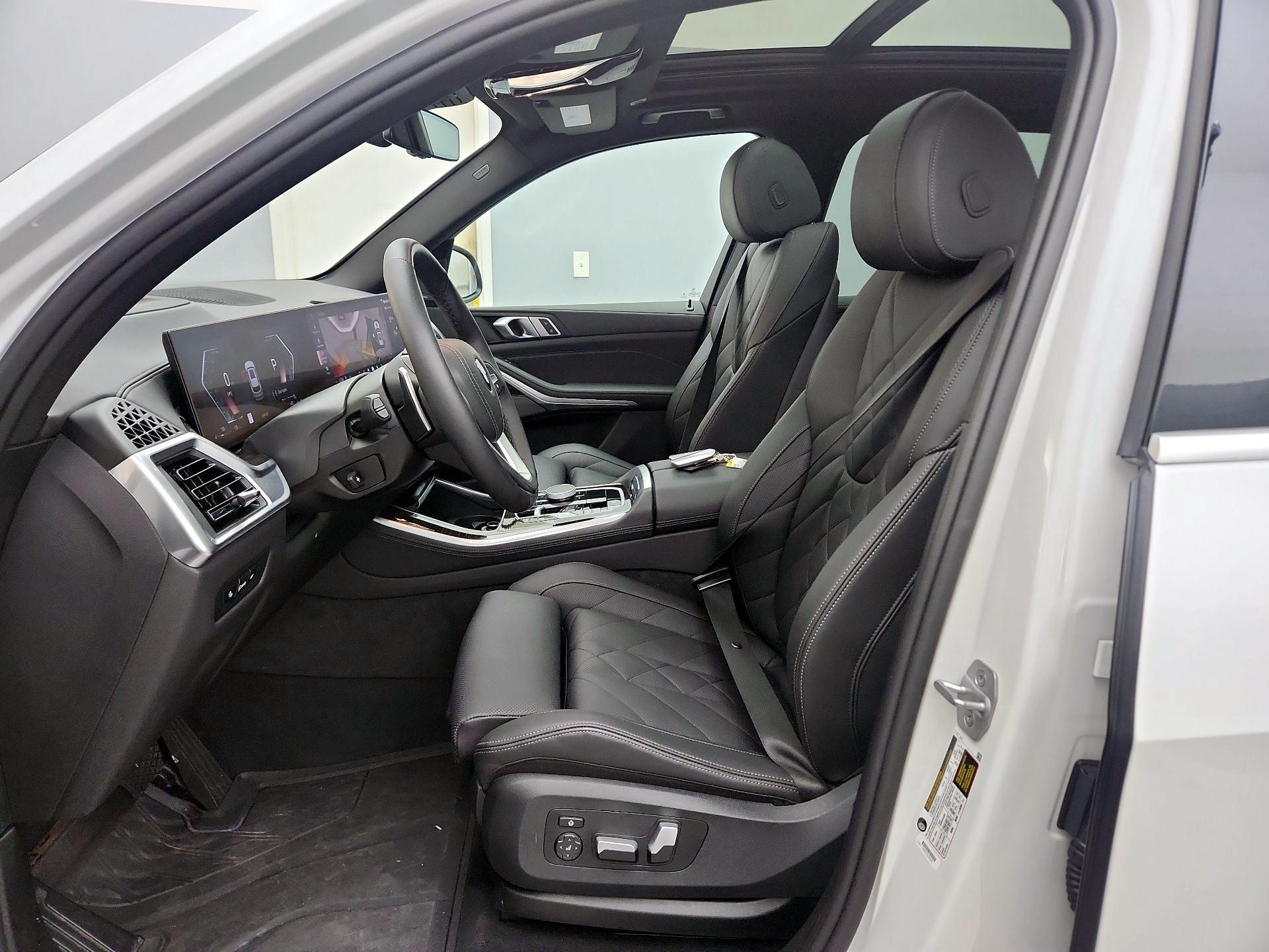 Thumbnail: 2024 BMW X5 - 11