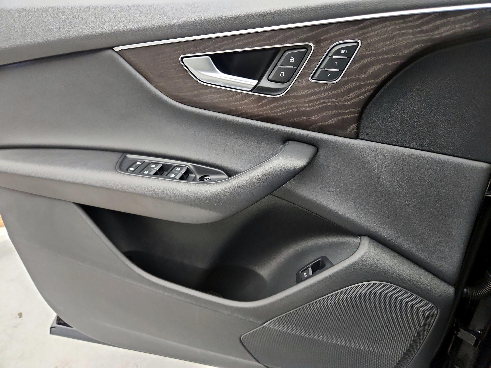 Thumbnail: 2021 Audi Q8 - 12