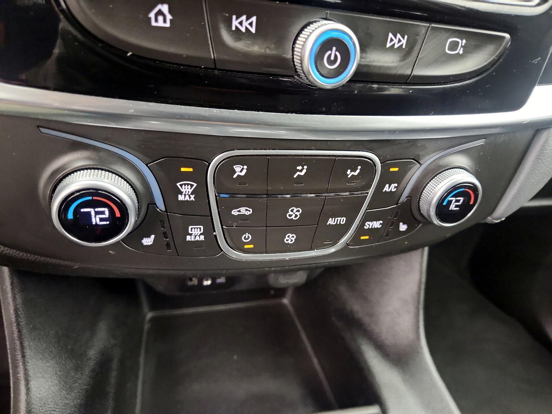 Thumbnail: 2021 Chevrolet Traverse - 16