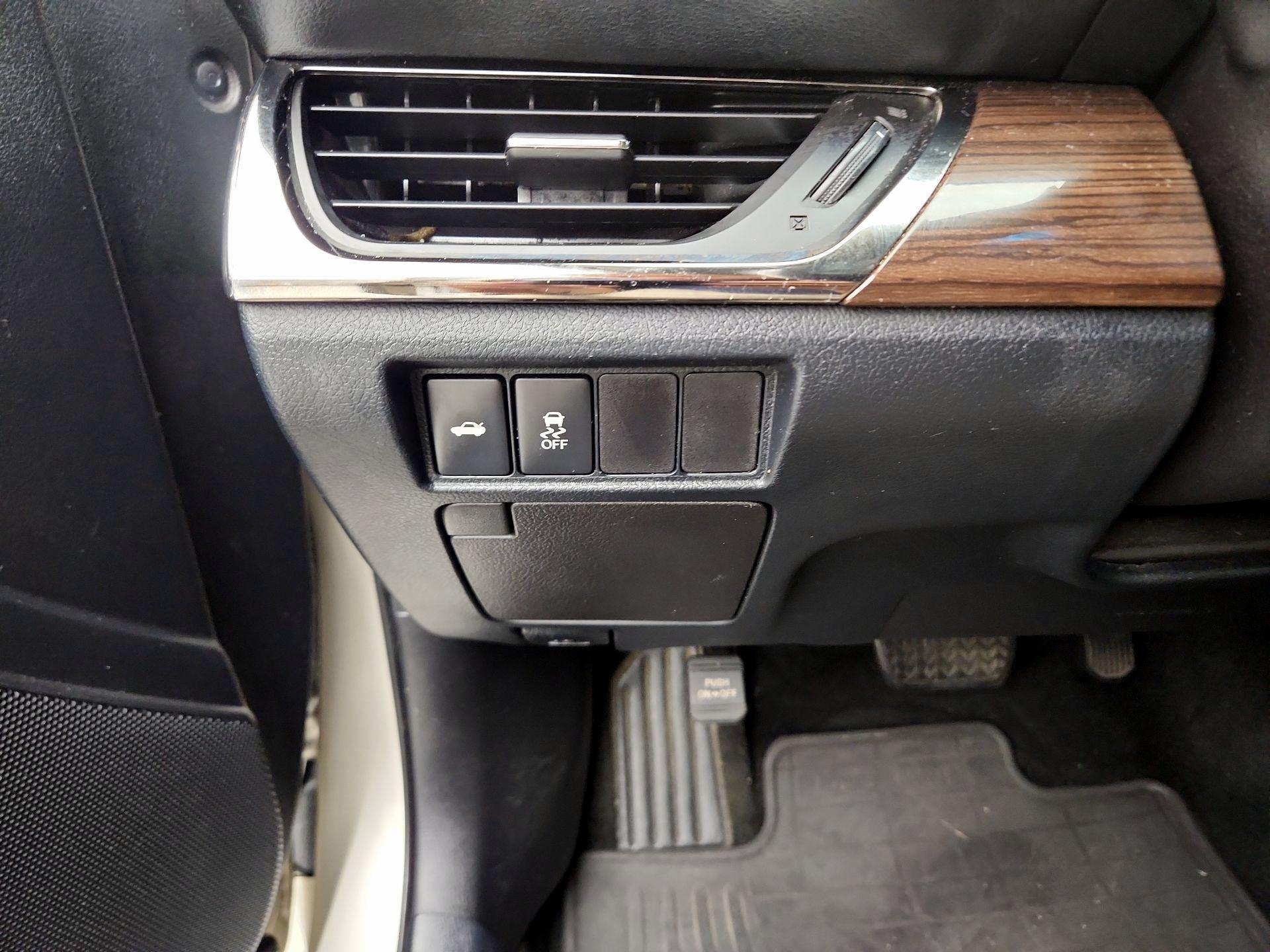 Thumbnail: 2015 Toyota Avalon - 13