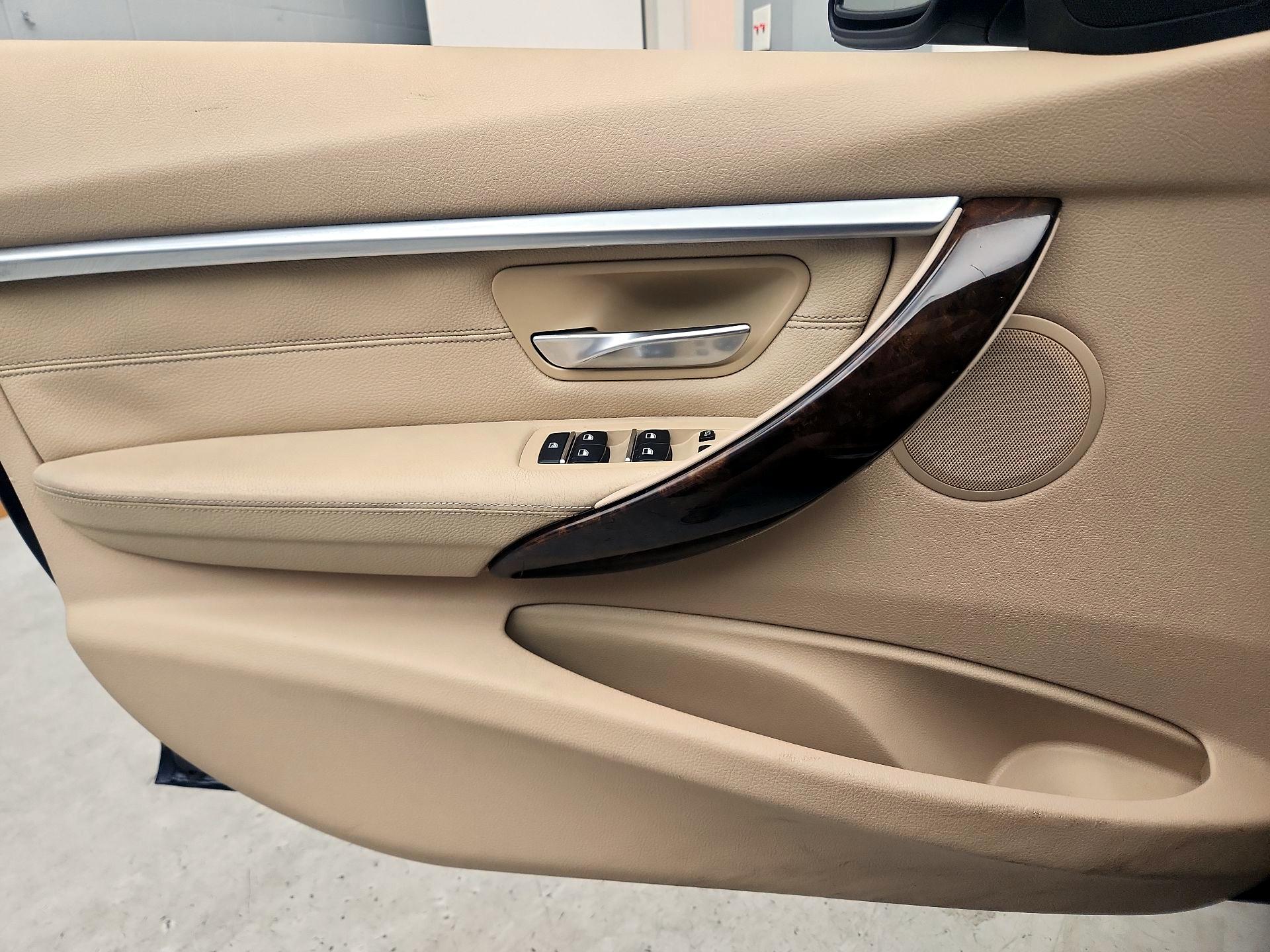 Thumbnail: 2016 BMW 3 Series - 12