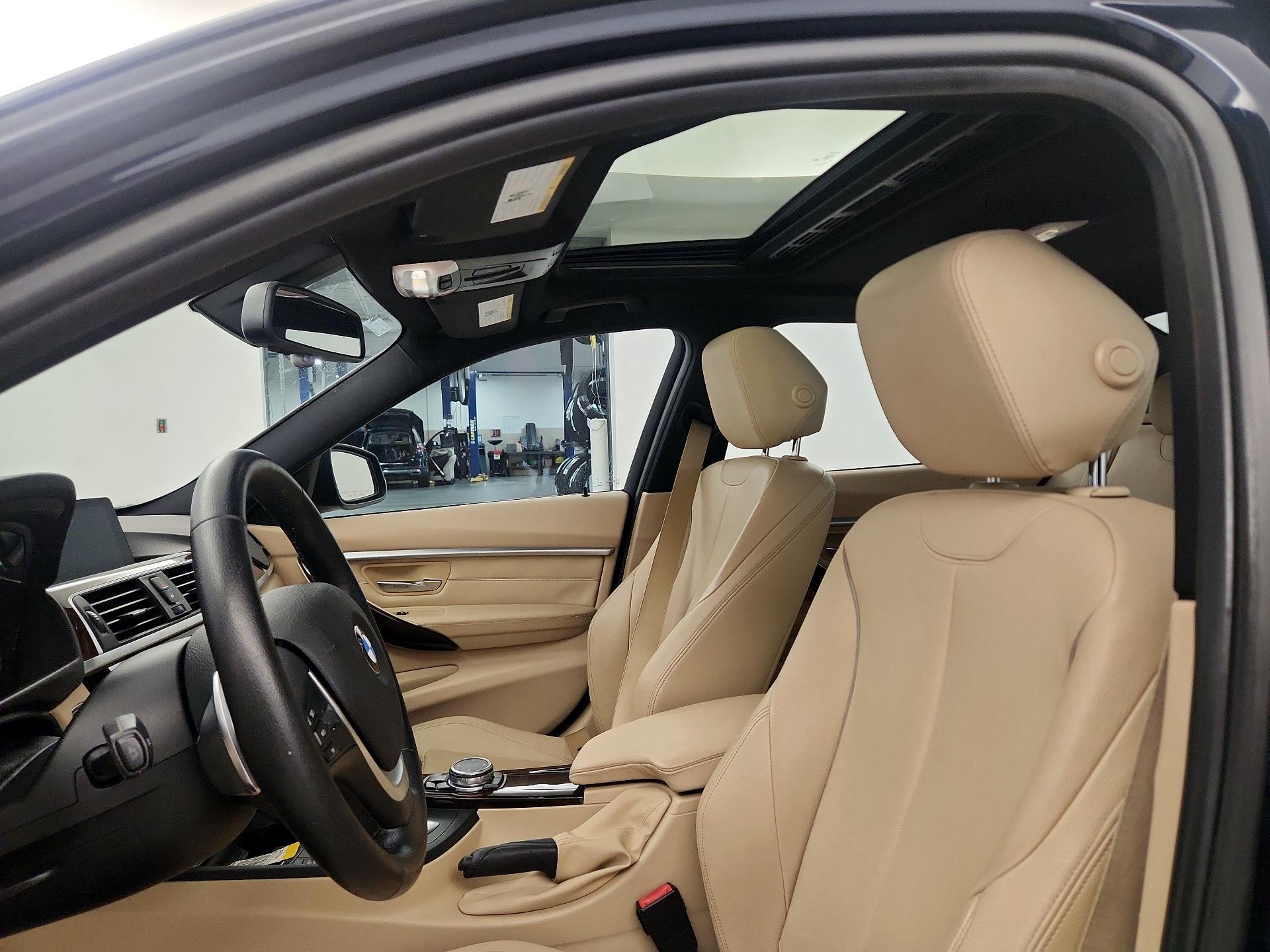 Thumbnail: 2016 BMW 3 Series - 17