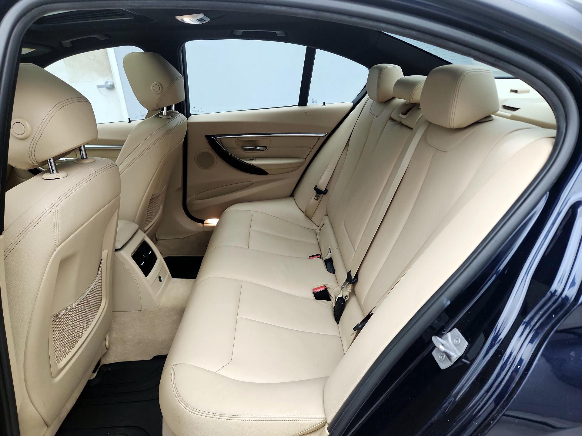 Thumbnail: 2016 BMW 3 Series - 18
