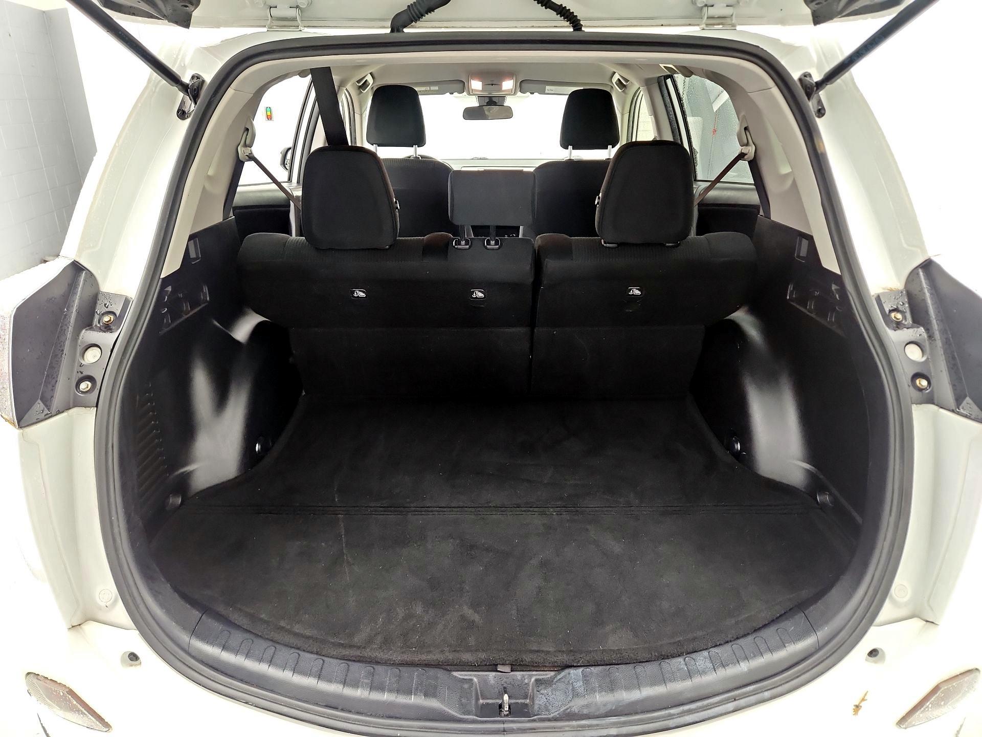 Thumbnail: 2017 Toyota RAV4 - 20