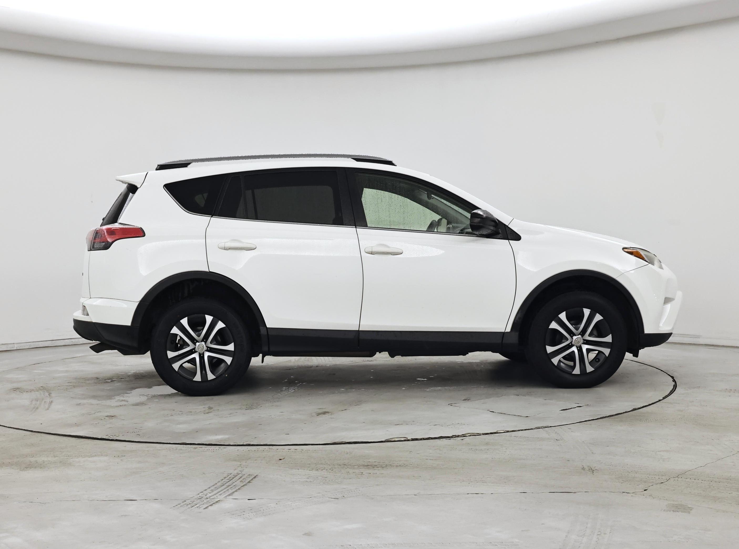 Thumbnail: 2017 Toyota RAV4 - 7