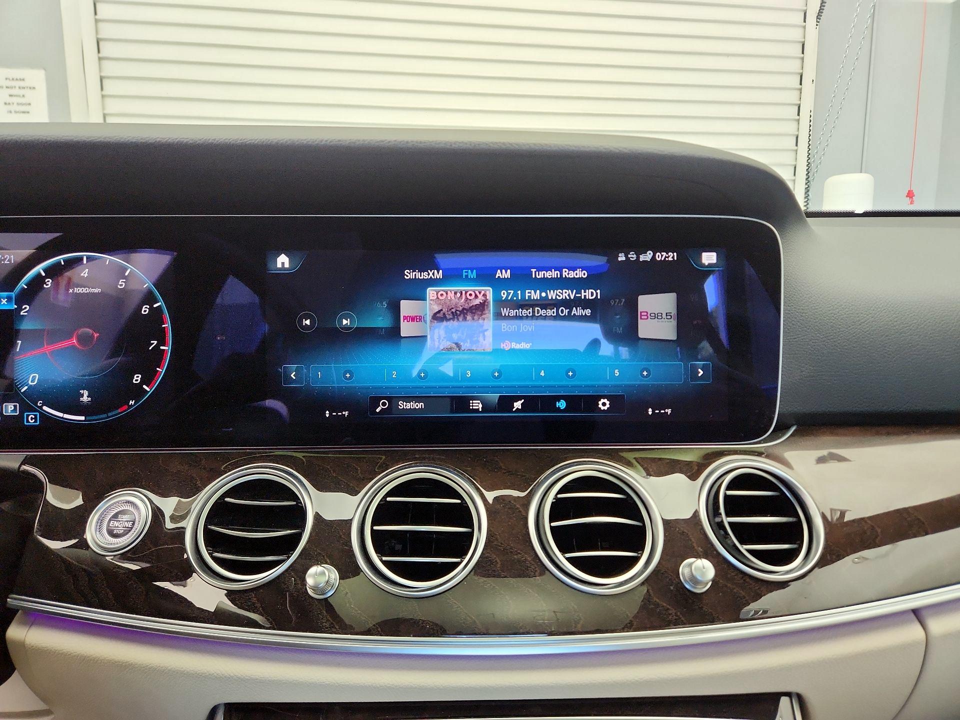 Thumbnail: 2022 Mercedes-Benz E-Class - 16