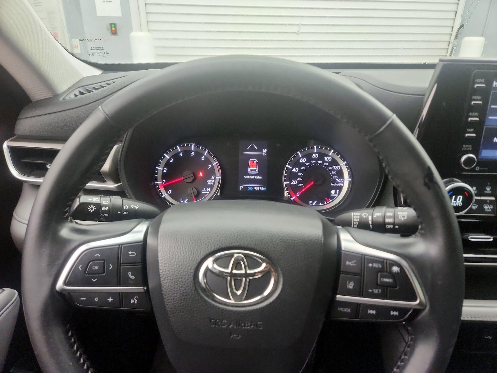 2021 Toyota Highlander LE - Photo 11