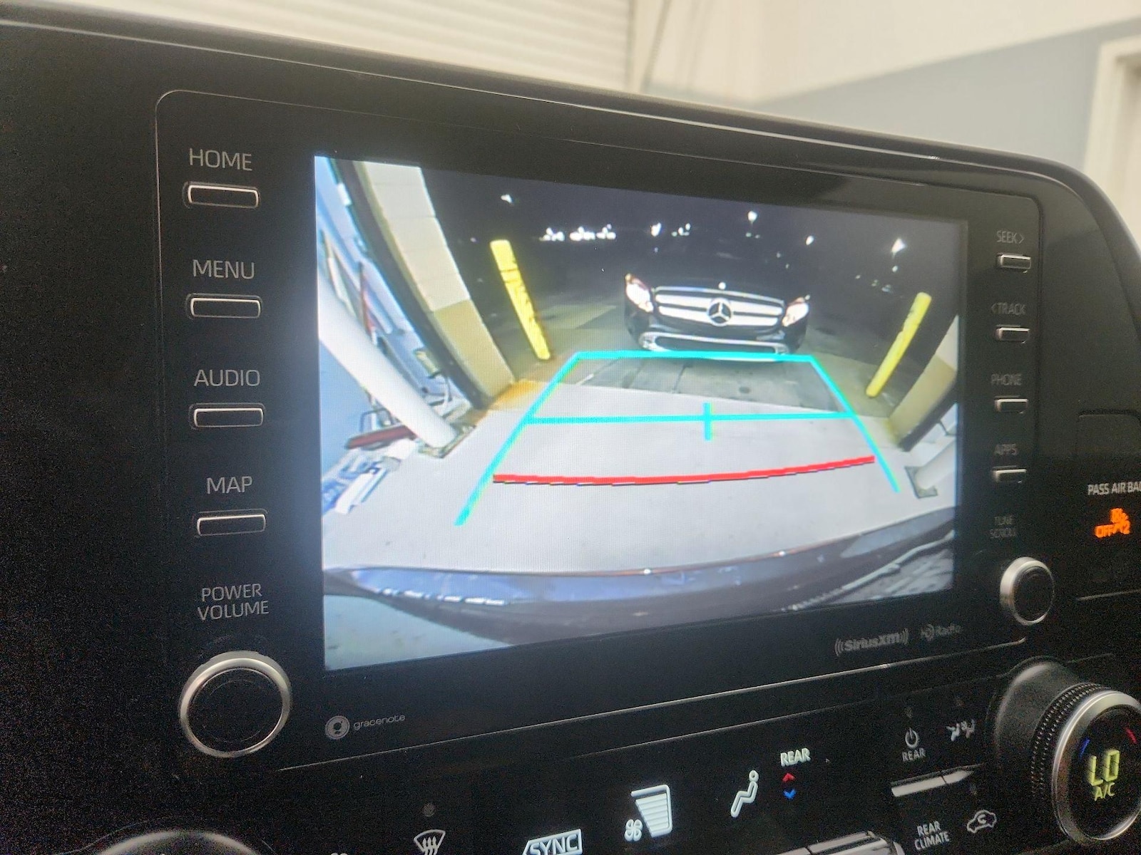 2021 Toyota Highlander LE - Photo 15