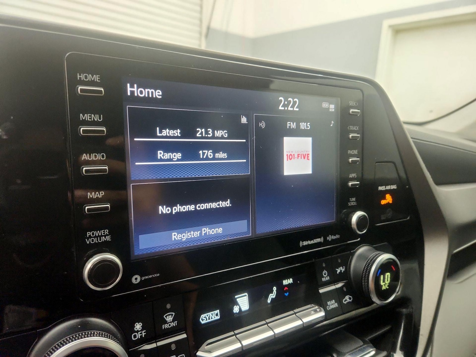2021 Toyota Highlander LE - Photo 16