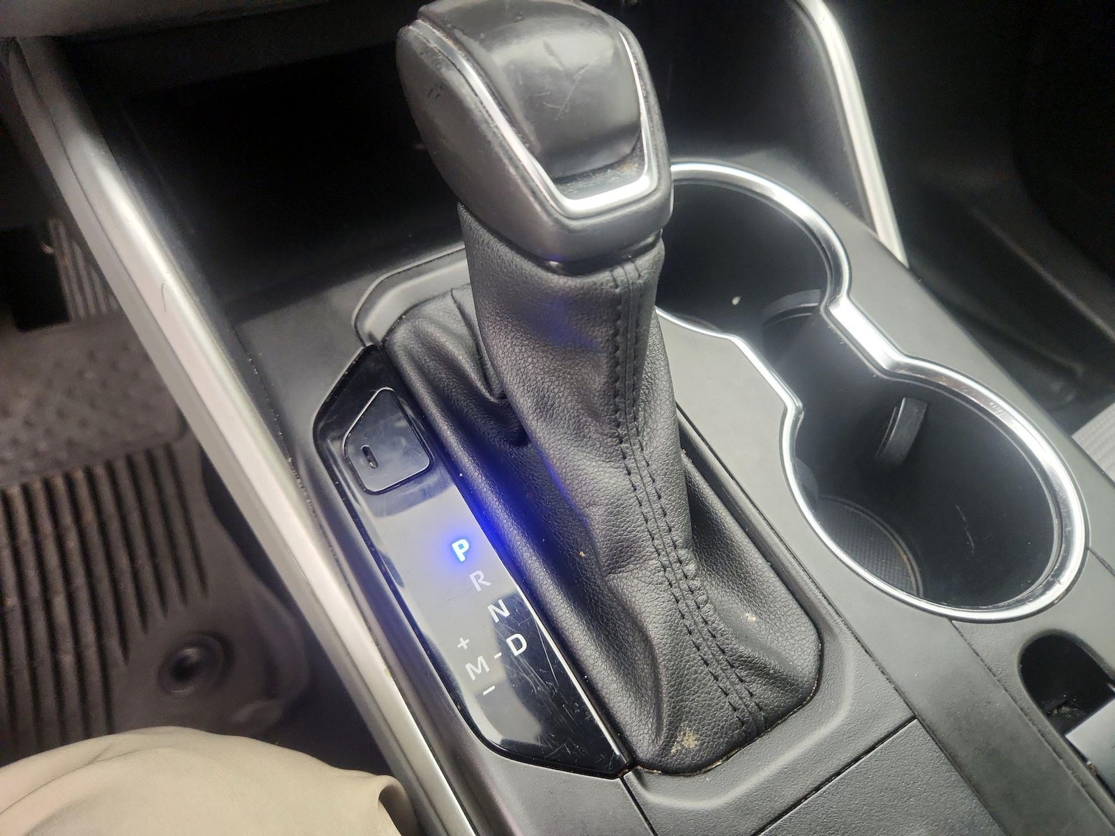 2021 Toyota Highlander LE - Photo 18