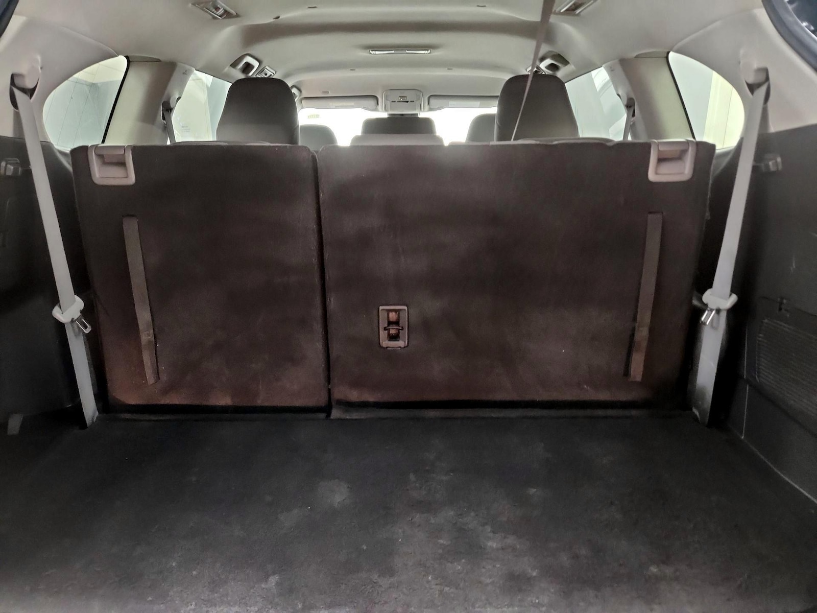 2021 Toyota Highlander LE - Photo 21