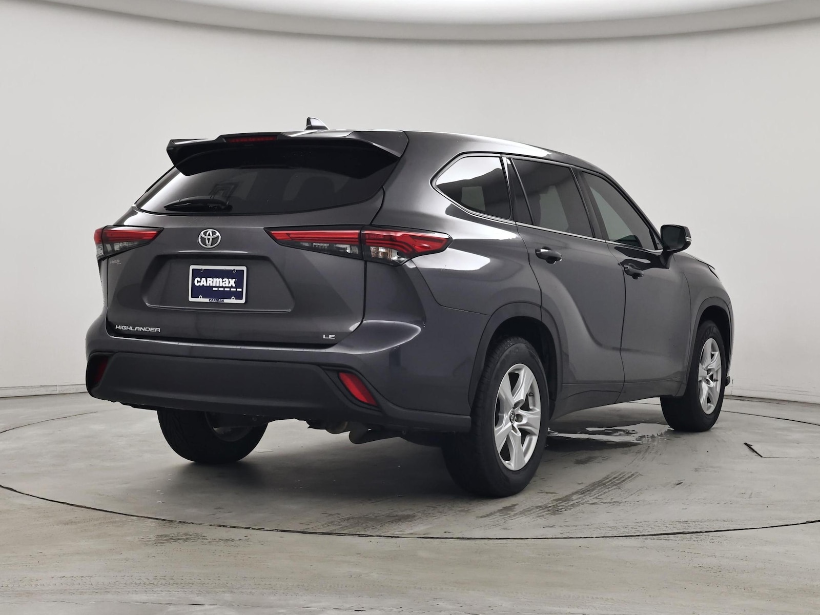 2021 Toyota Highlander LE - Photo 9