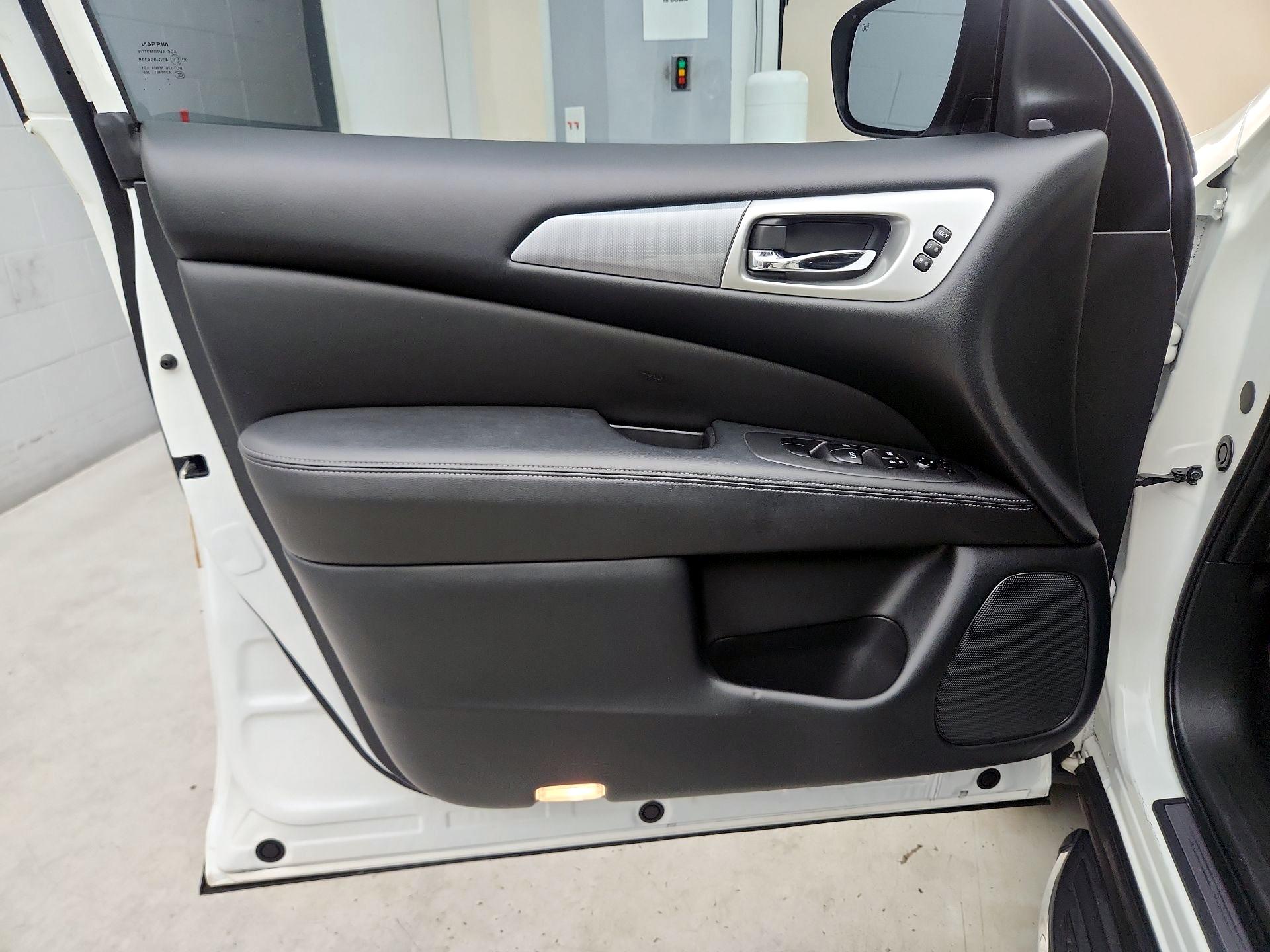 Thumbnail: 2019 Nissan Pathfinder - 12