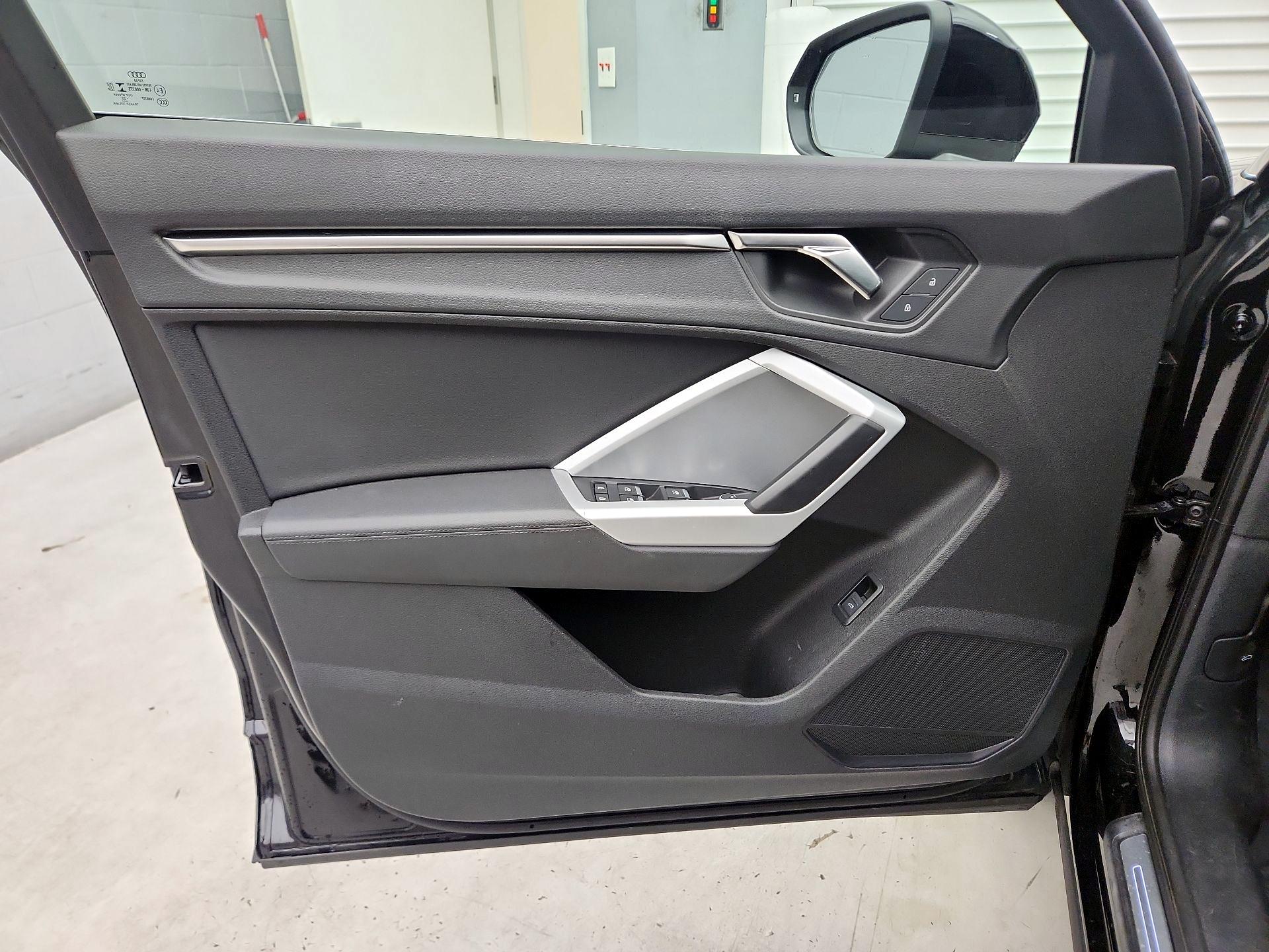 Thumbnail: 2023 Audi Q3 - 12