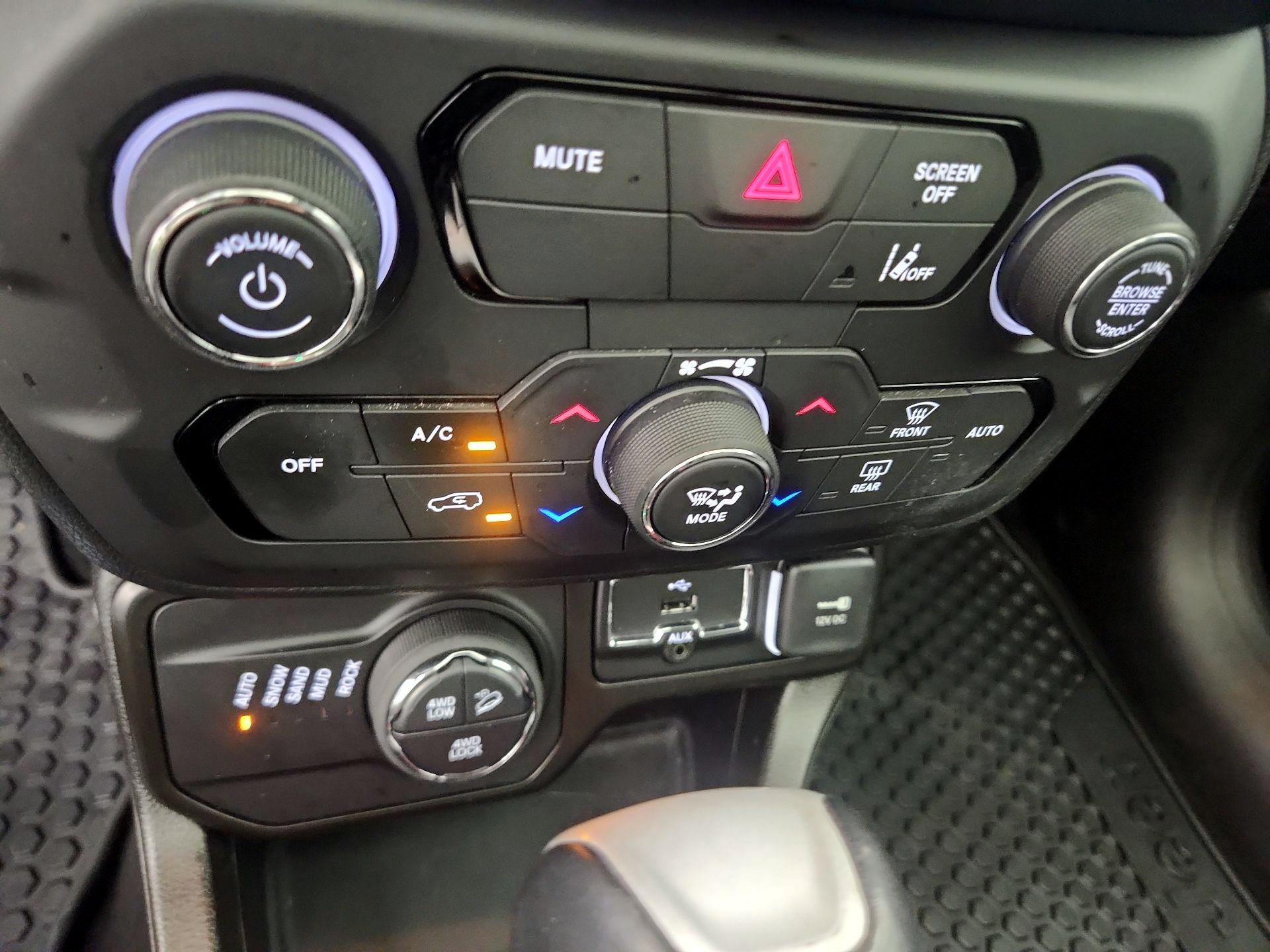 Thumbnail: 2021 Jeep Renegade - 17