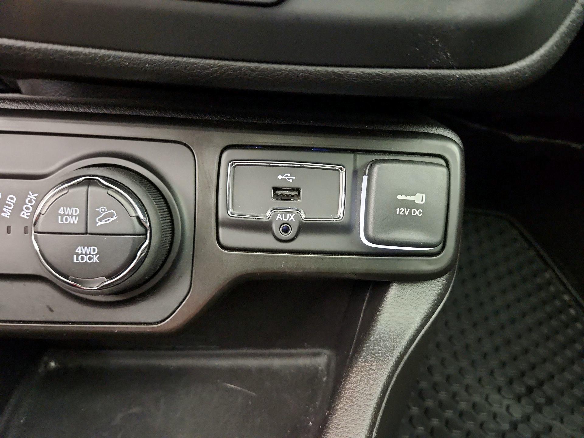 Thumbnail: 2021 Jeep Renegade - 19