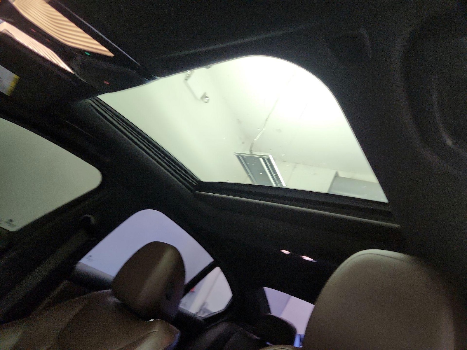 Sunroof(s) & Overhead Airbags