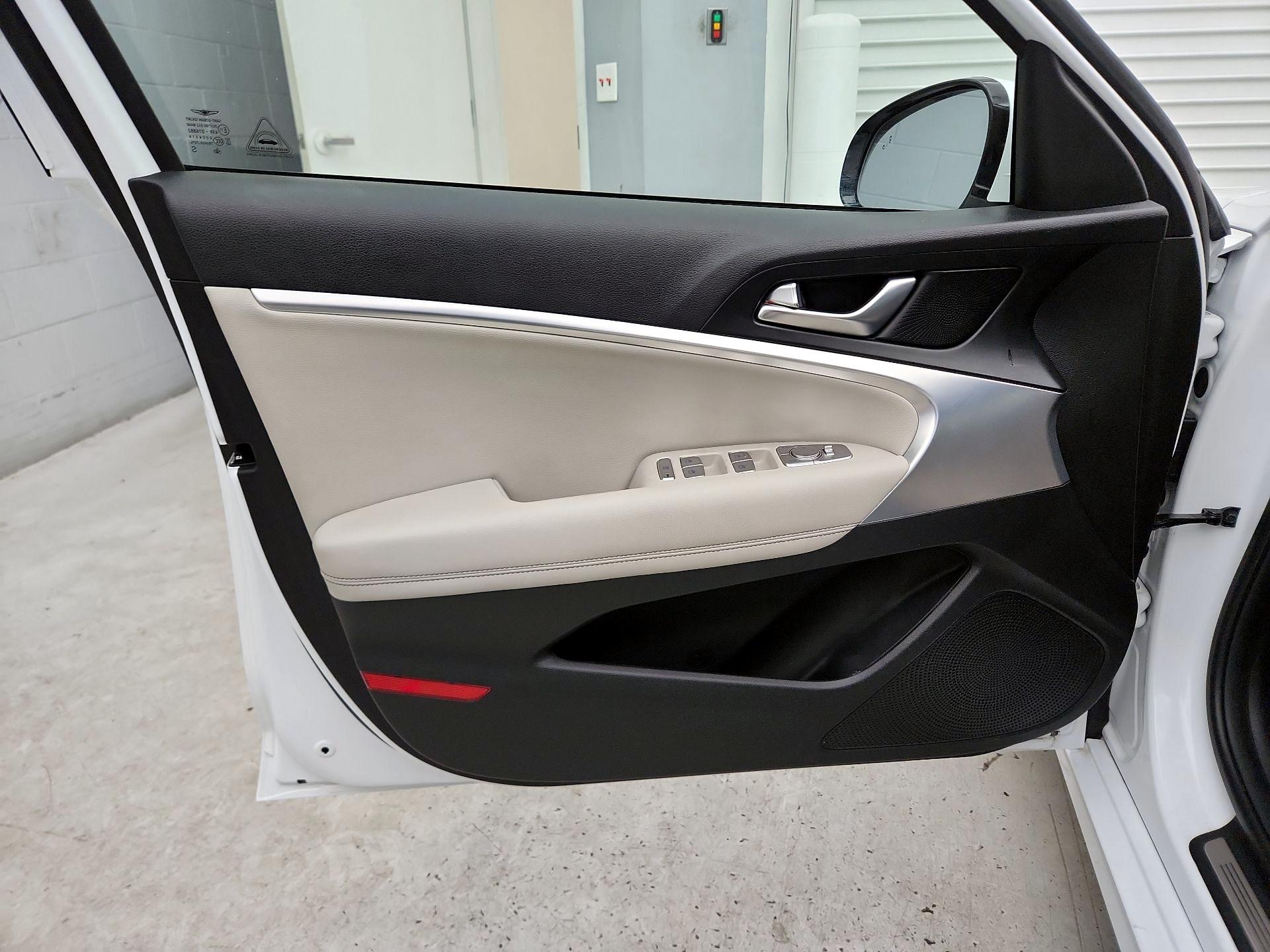 Thumbnail: 2023 Genesis G70 - 12