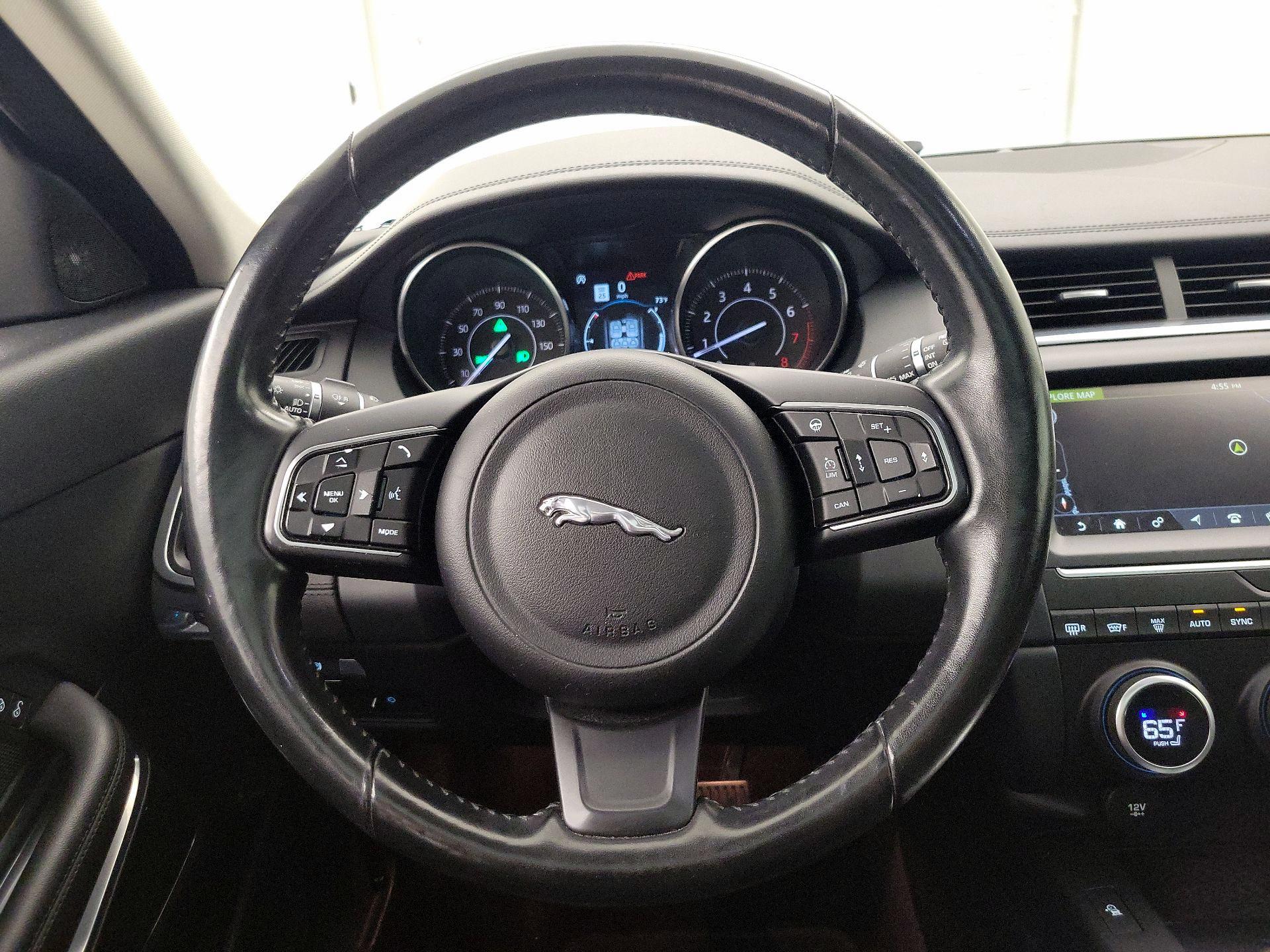 Thumbnail: 2018 Jaguar E-Pace - 10