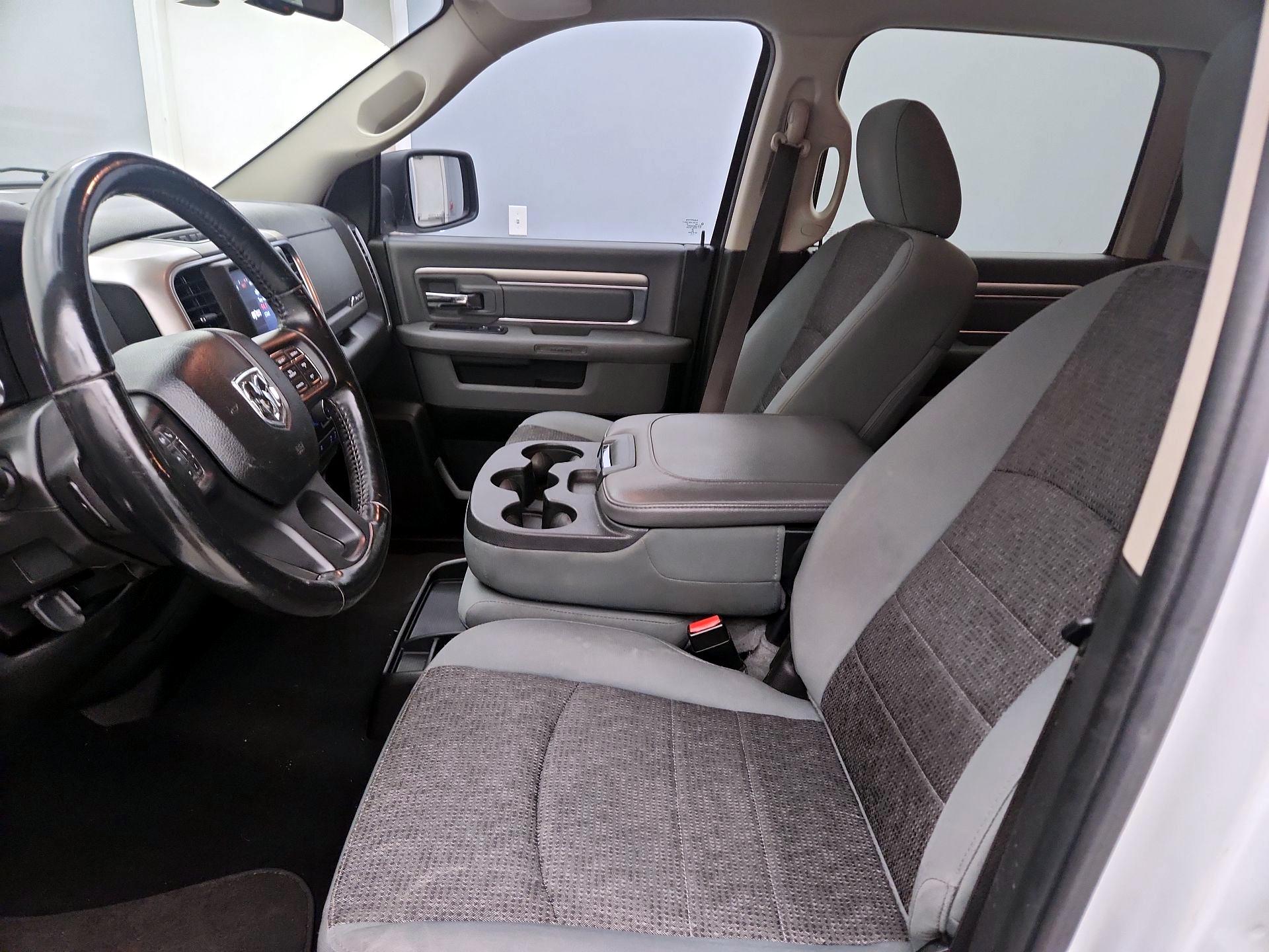 Thumbnail: 2019 RAM 1500 Classic - 11