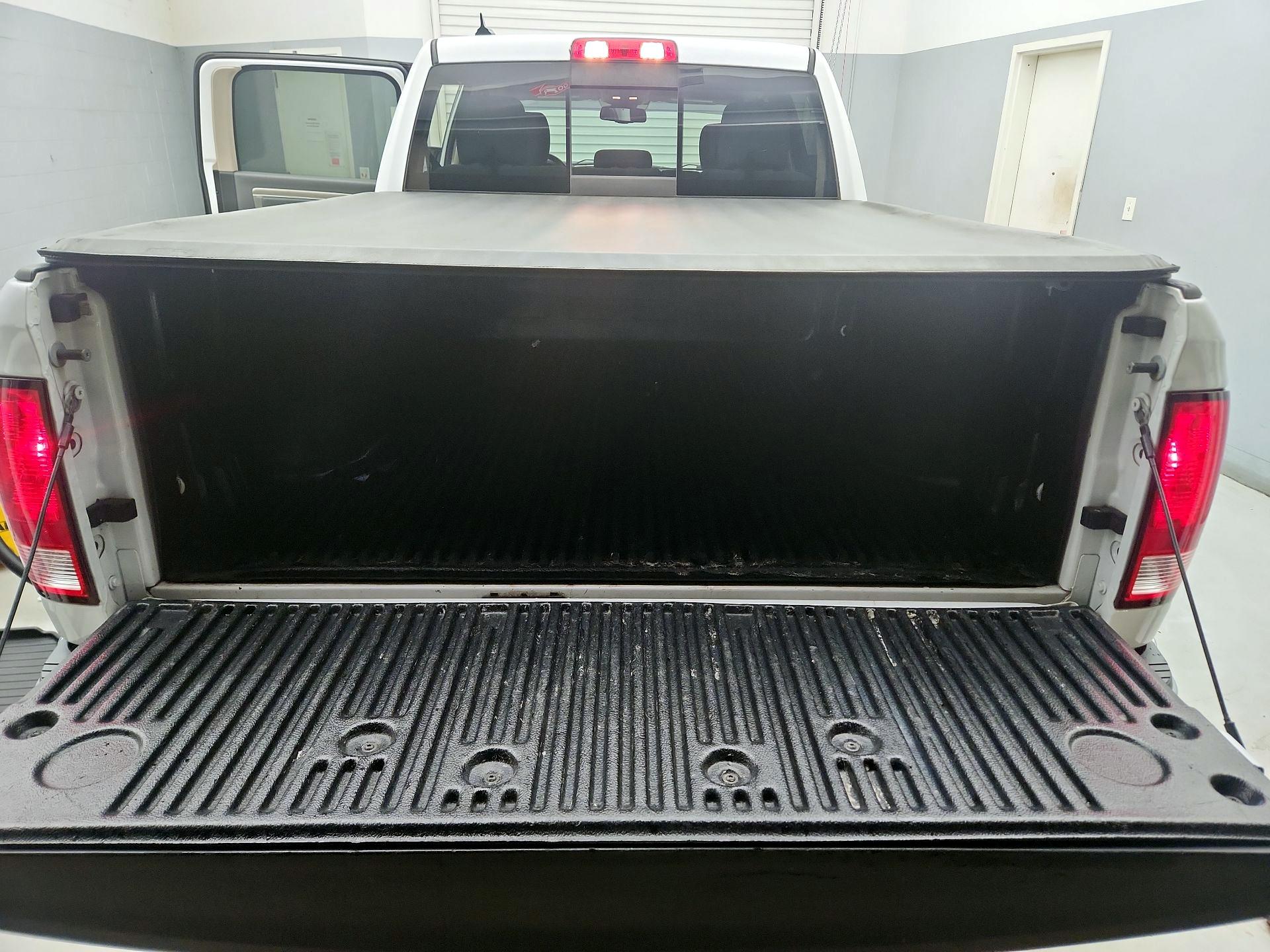 Thumbnail: 2019 RAM 1500 Classic - 20