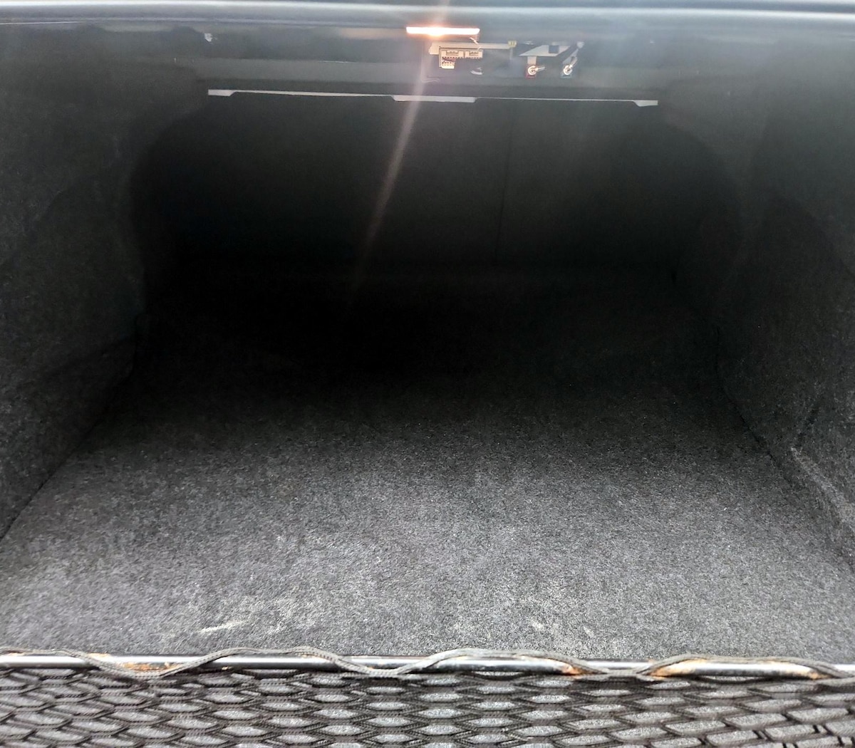 Trunk/Cargo (Seats Up)