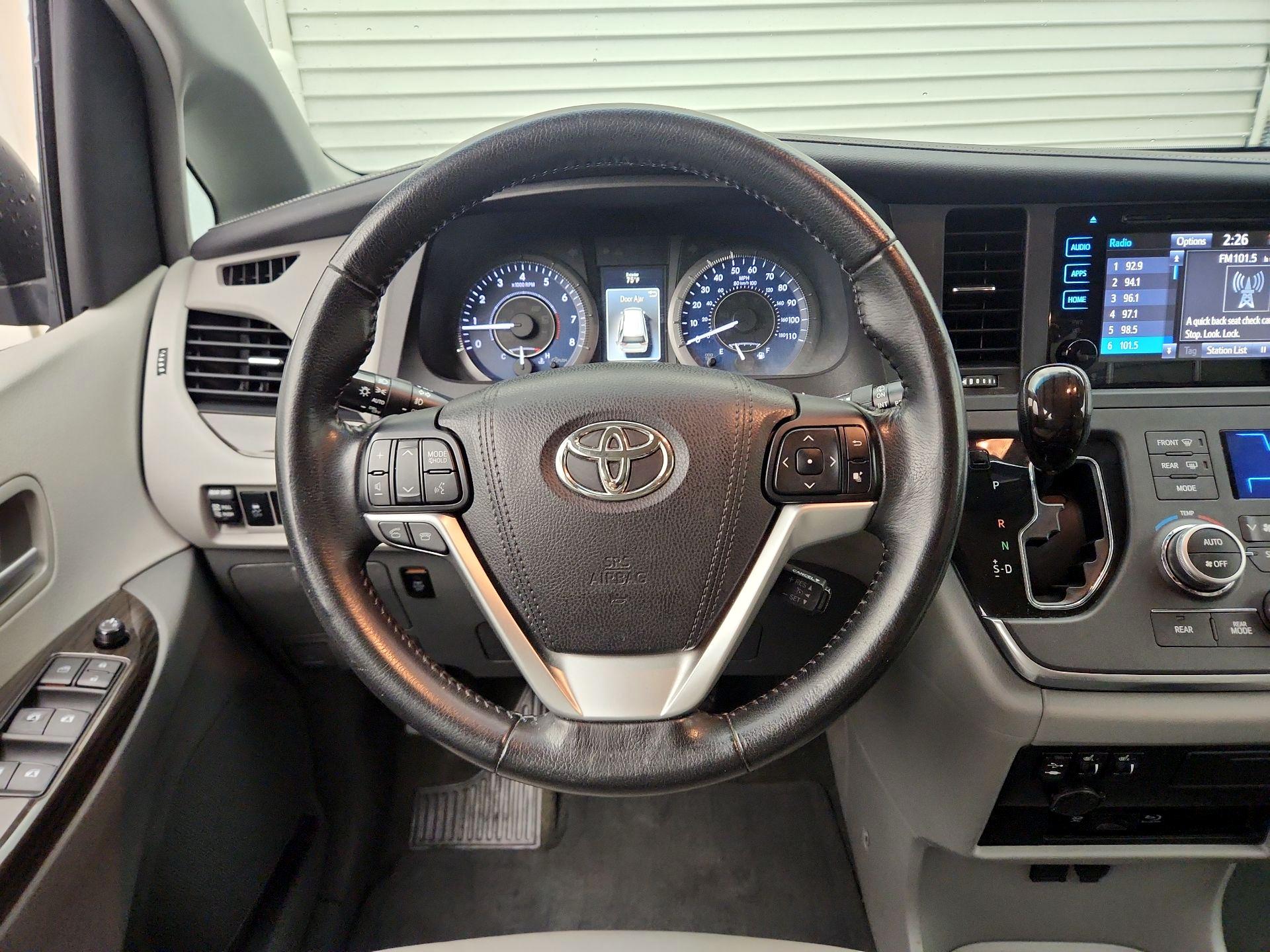 Thumbnail: 2015 Toyota Sienna - 10