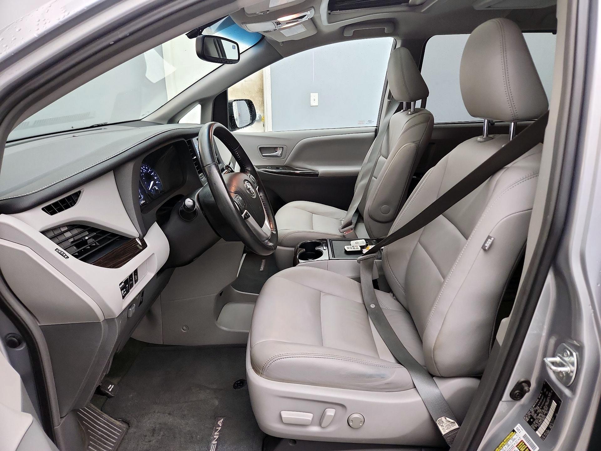 Thumbnail: 2015 Toyota Sienna - 11