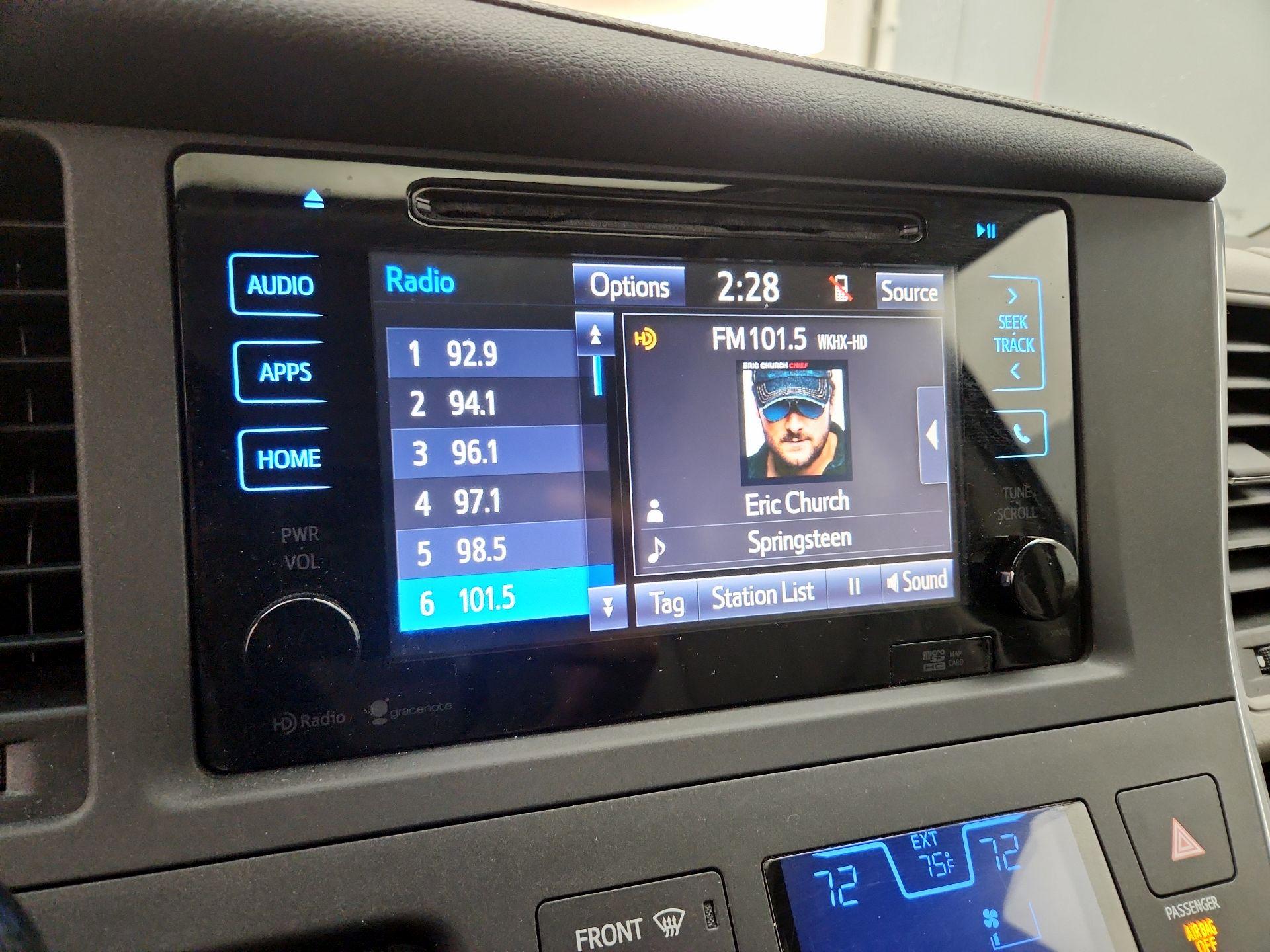 Thumbnail: 2015 Toyota Sienna - 15