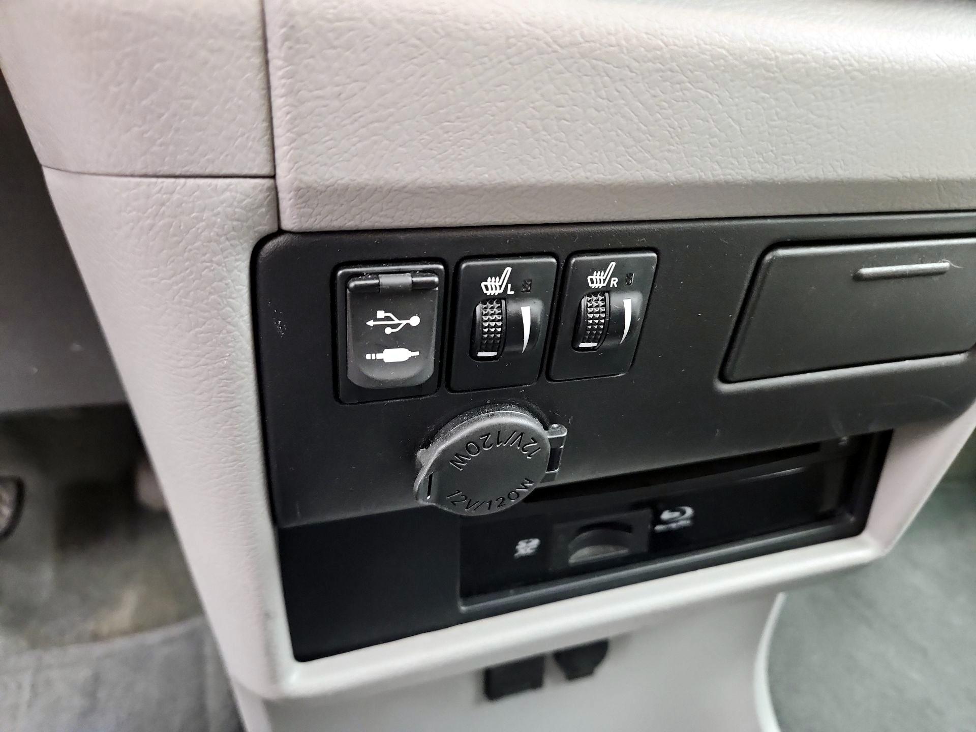 Thumbnail: 2015 Toyota Sienna - 18