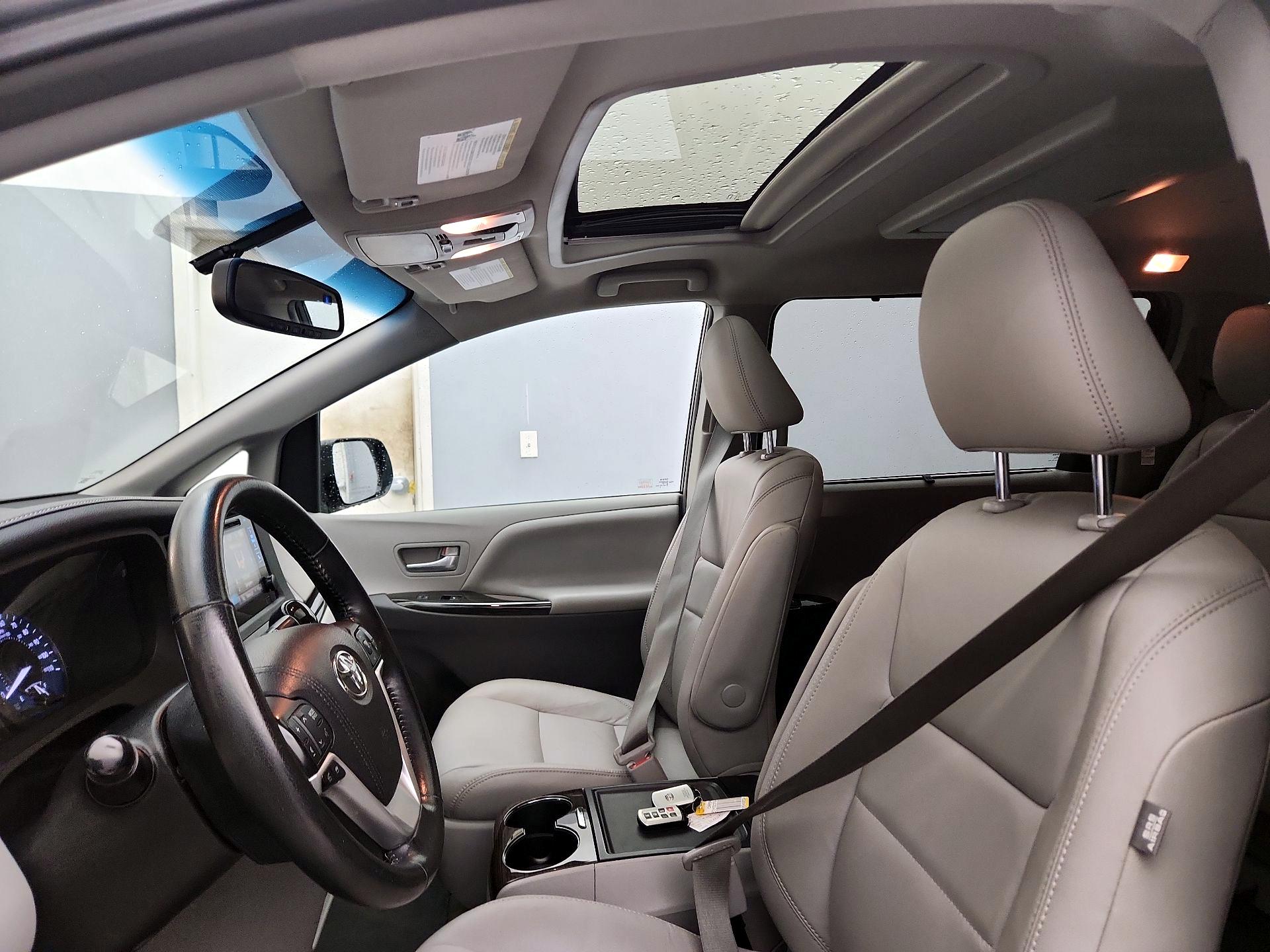 Thumbnail: 2015 Toyota Sienna - 19