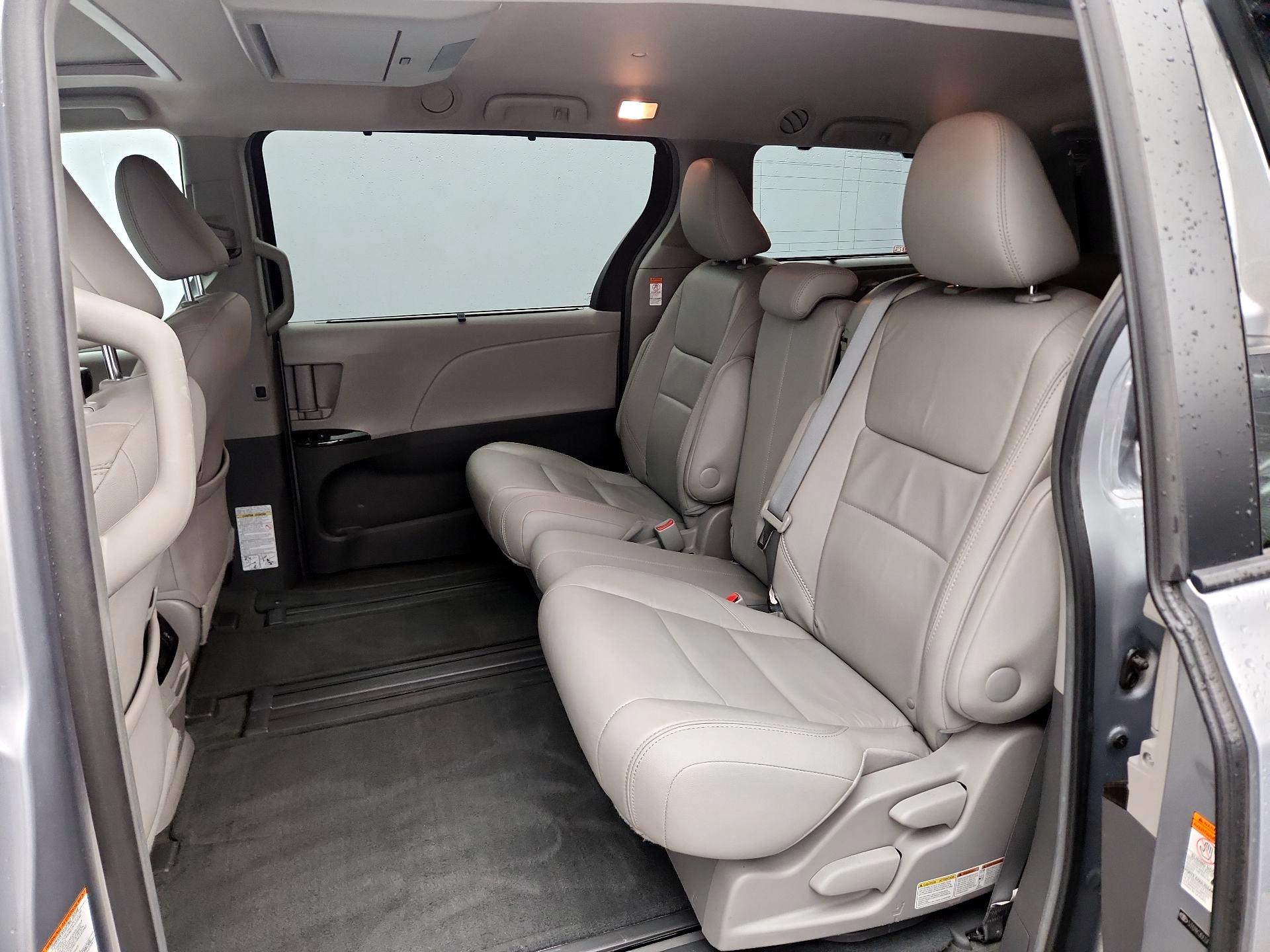Thumbnail: 2015 Toyota Sienna - 20