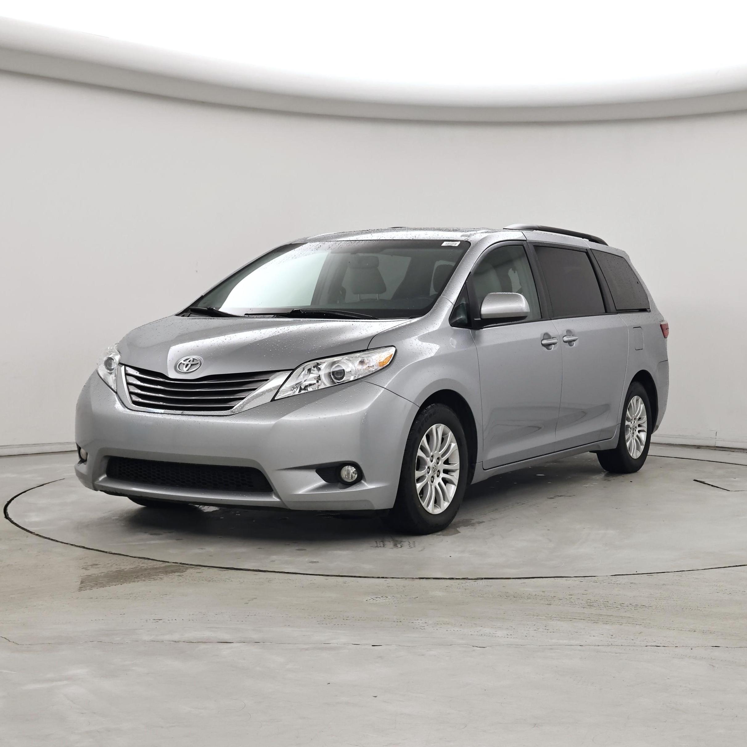 Thumbnail: 2015 Toyota Sienna - 4