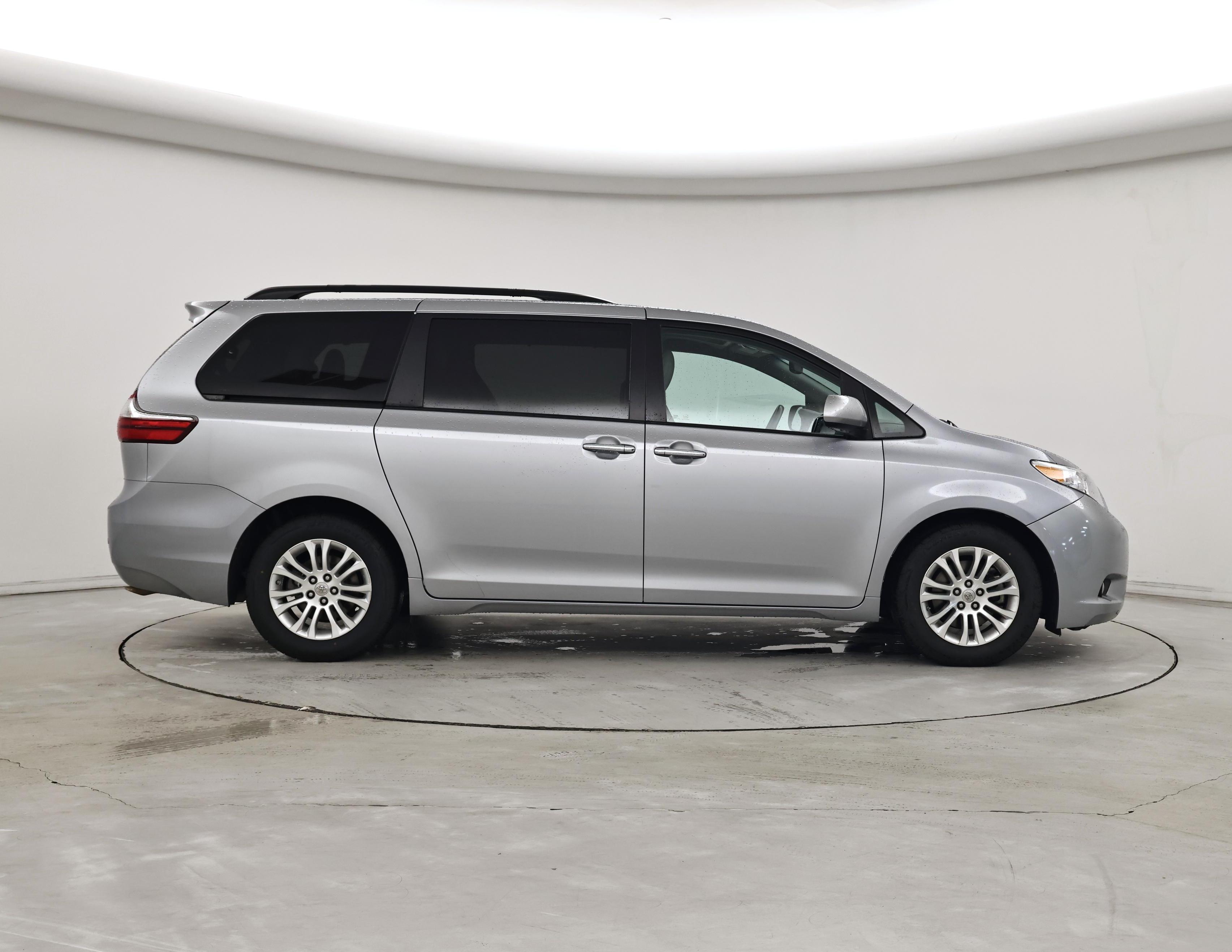 Thumbnail: 2015 Toyota Sienna - 7