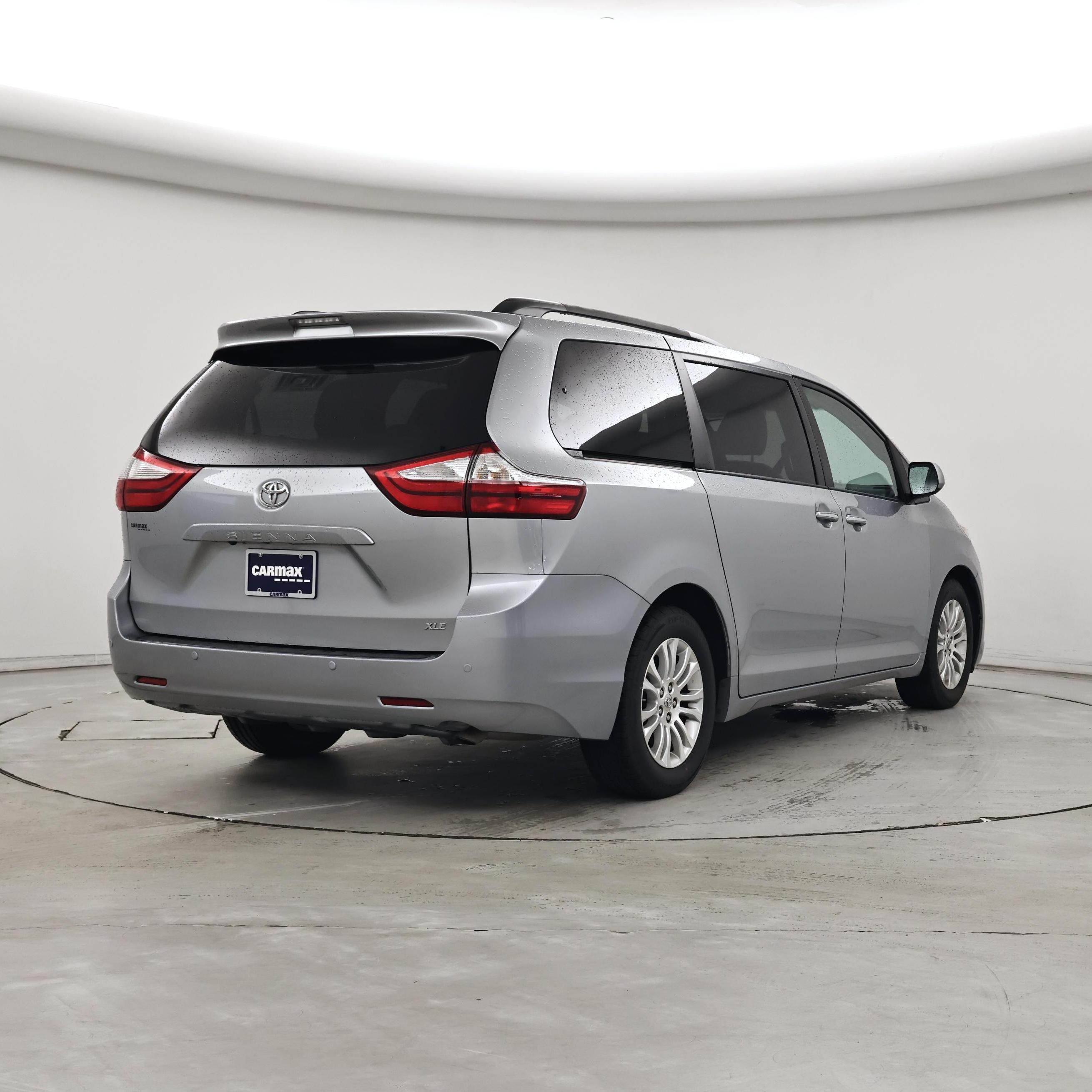 Thumbnail: 2015 Toyota Sienna - 8