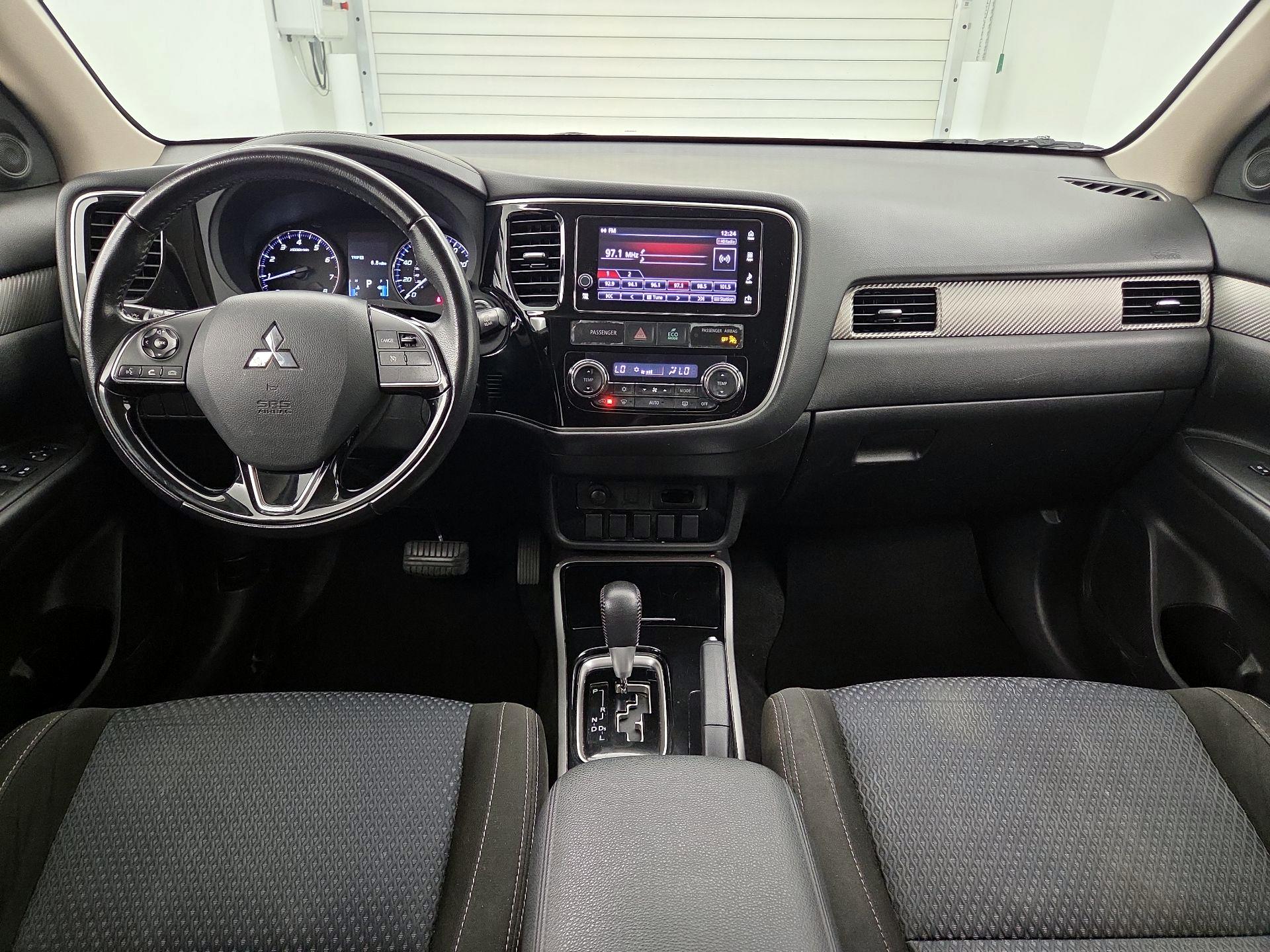 Thumbnail: 2018 Mitsubishi Outlander - 9