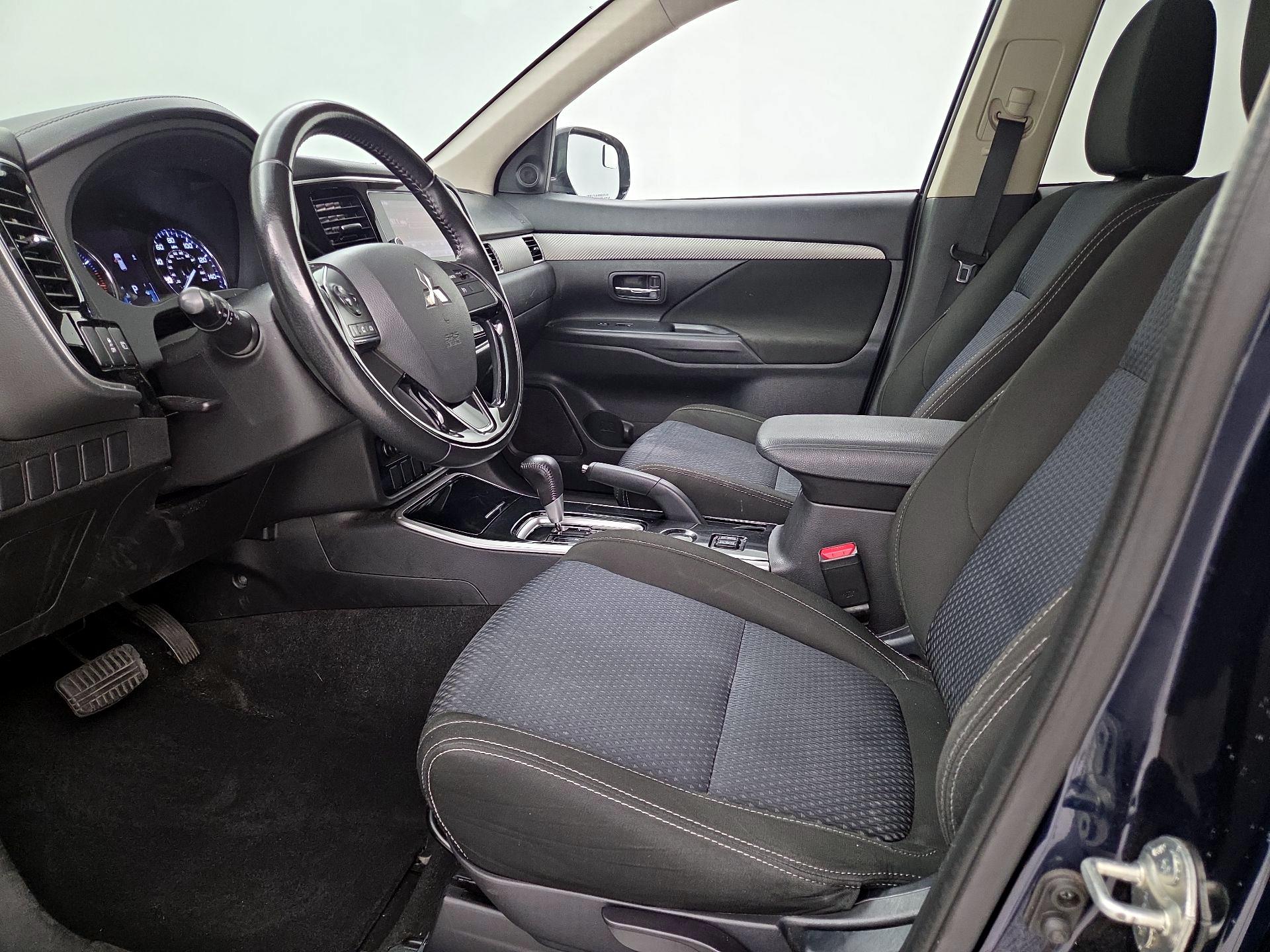 Thumbnail: 2018 Mitsubishi Outlander - 11