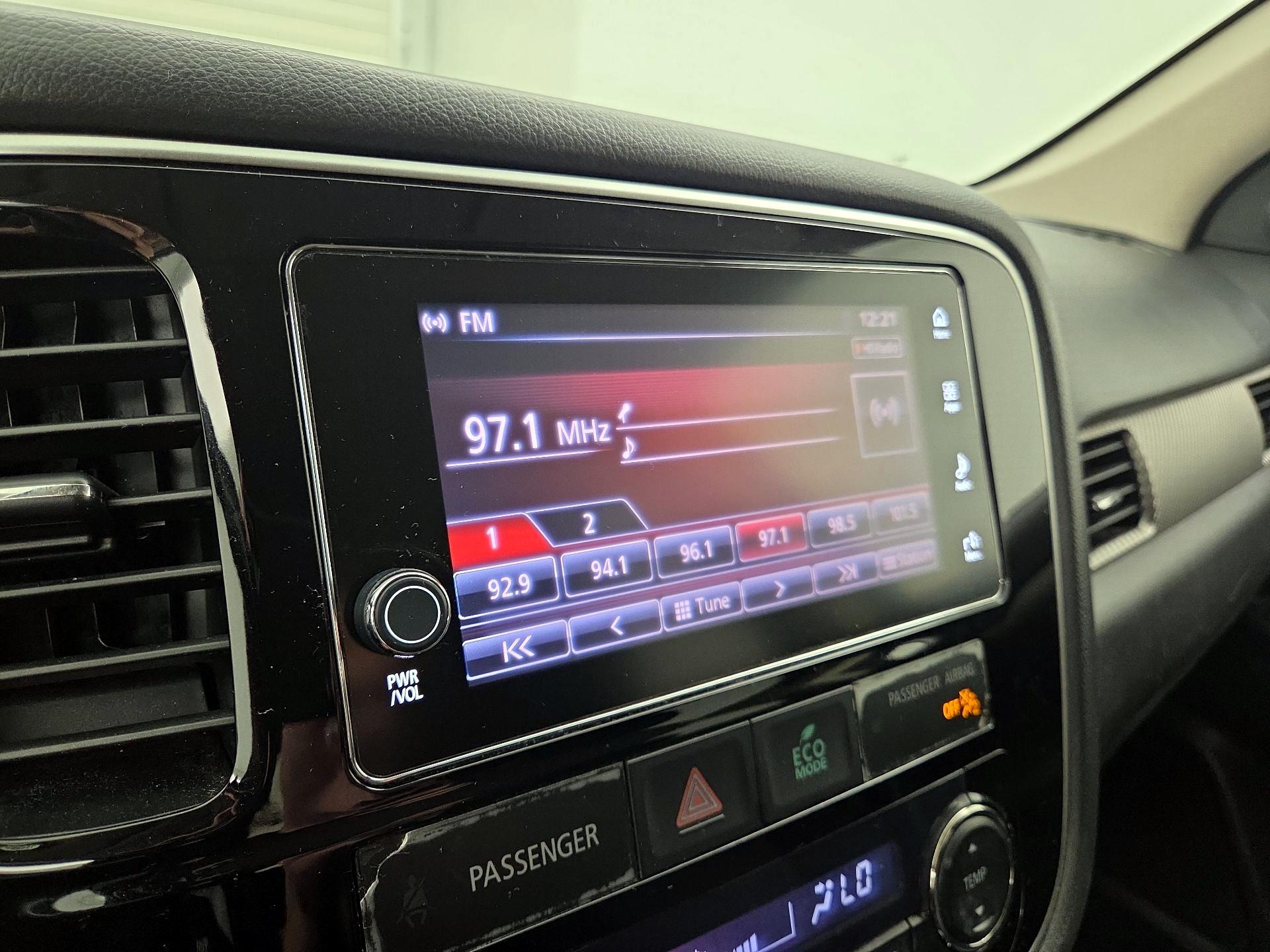 Thumbnail: 2018 Mitsubishi Outlander - 15