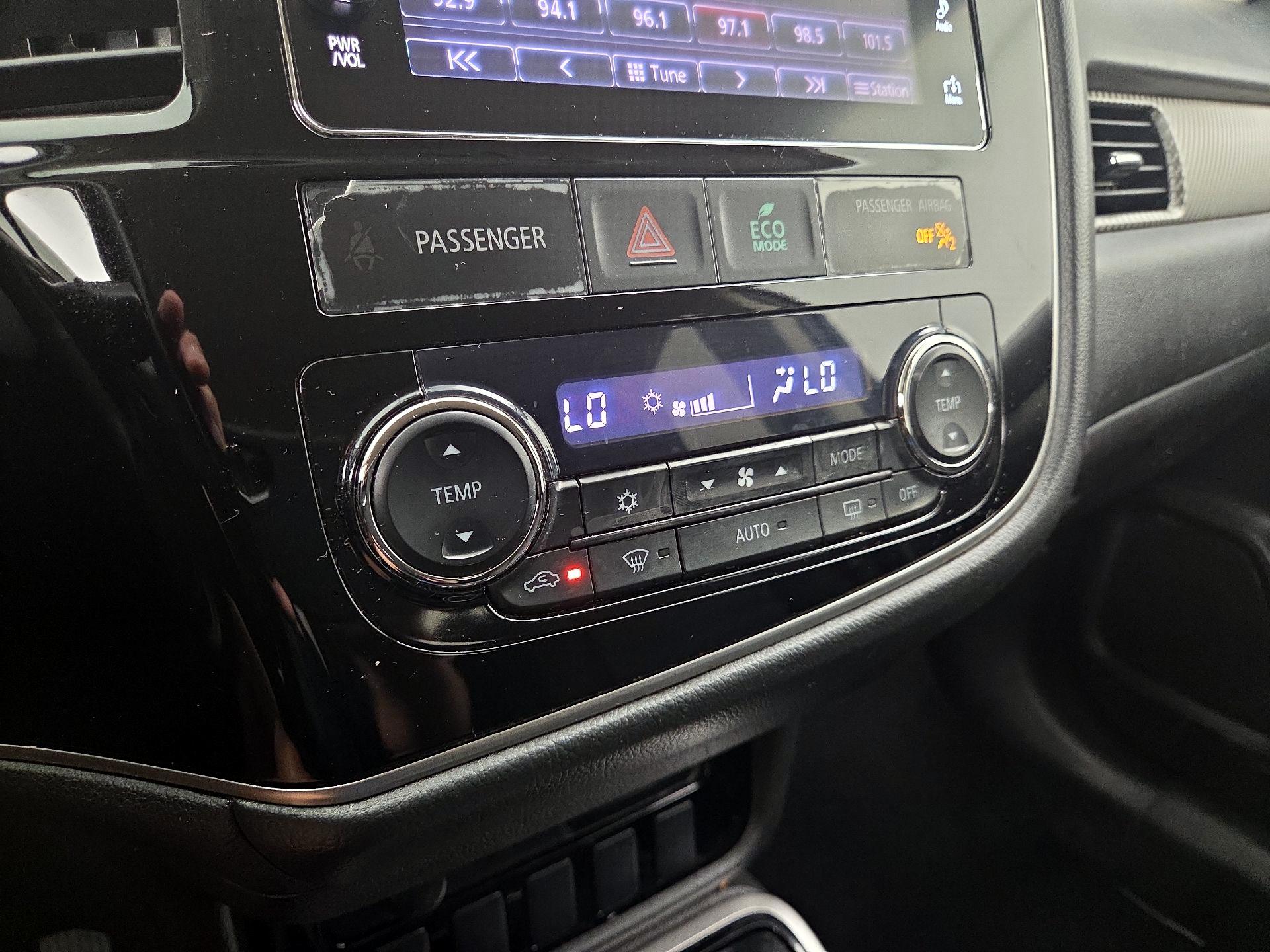Thumbnail: 2018 Mitsubishi Outlander - 16