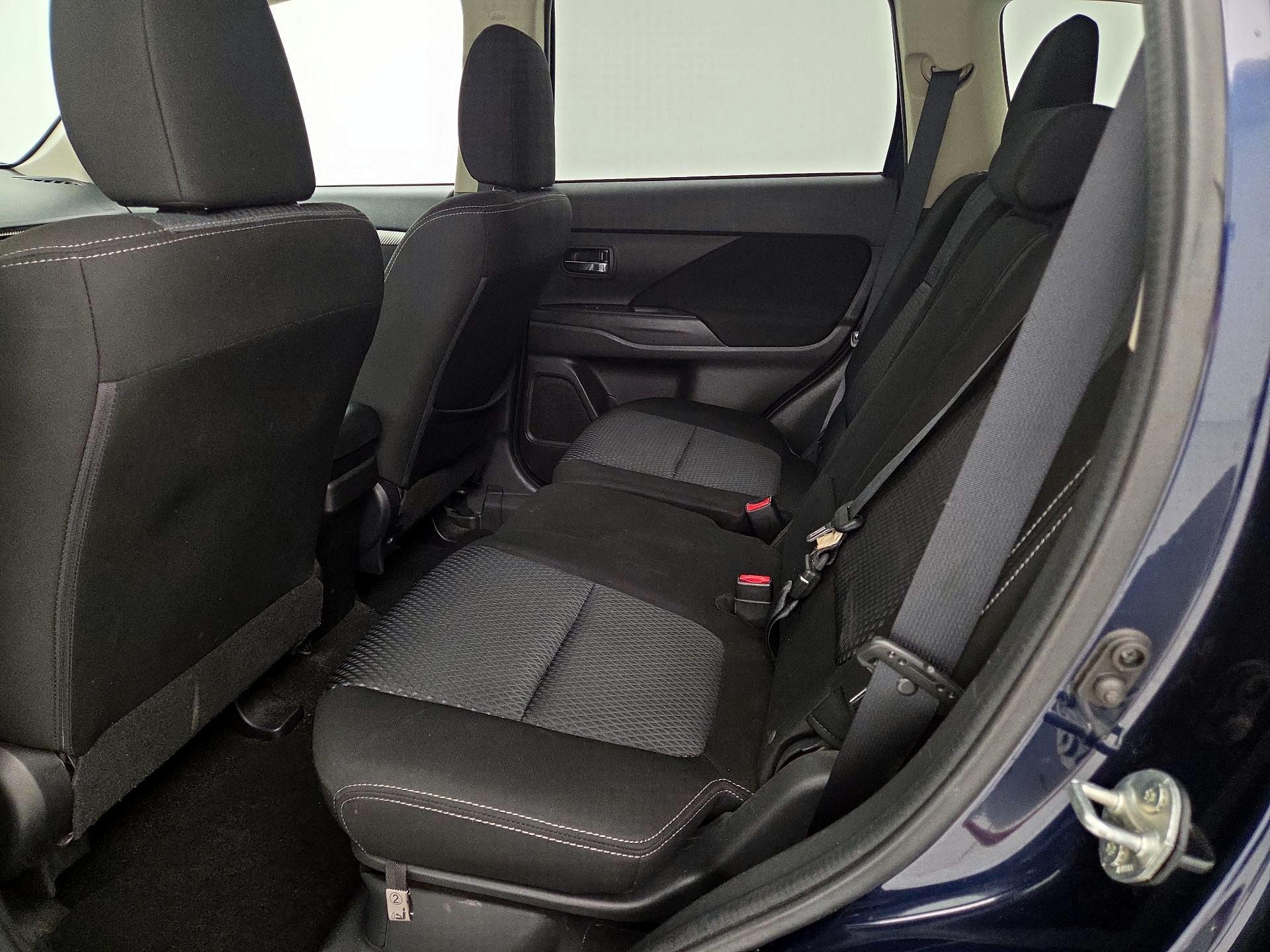 Thumbnail: 2018 Mitsubishi Outlander - 19