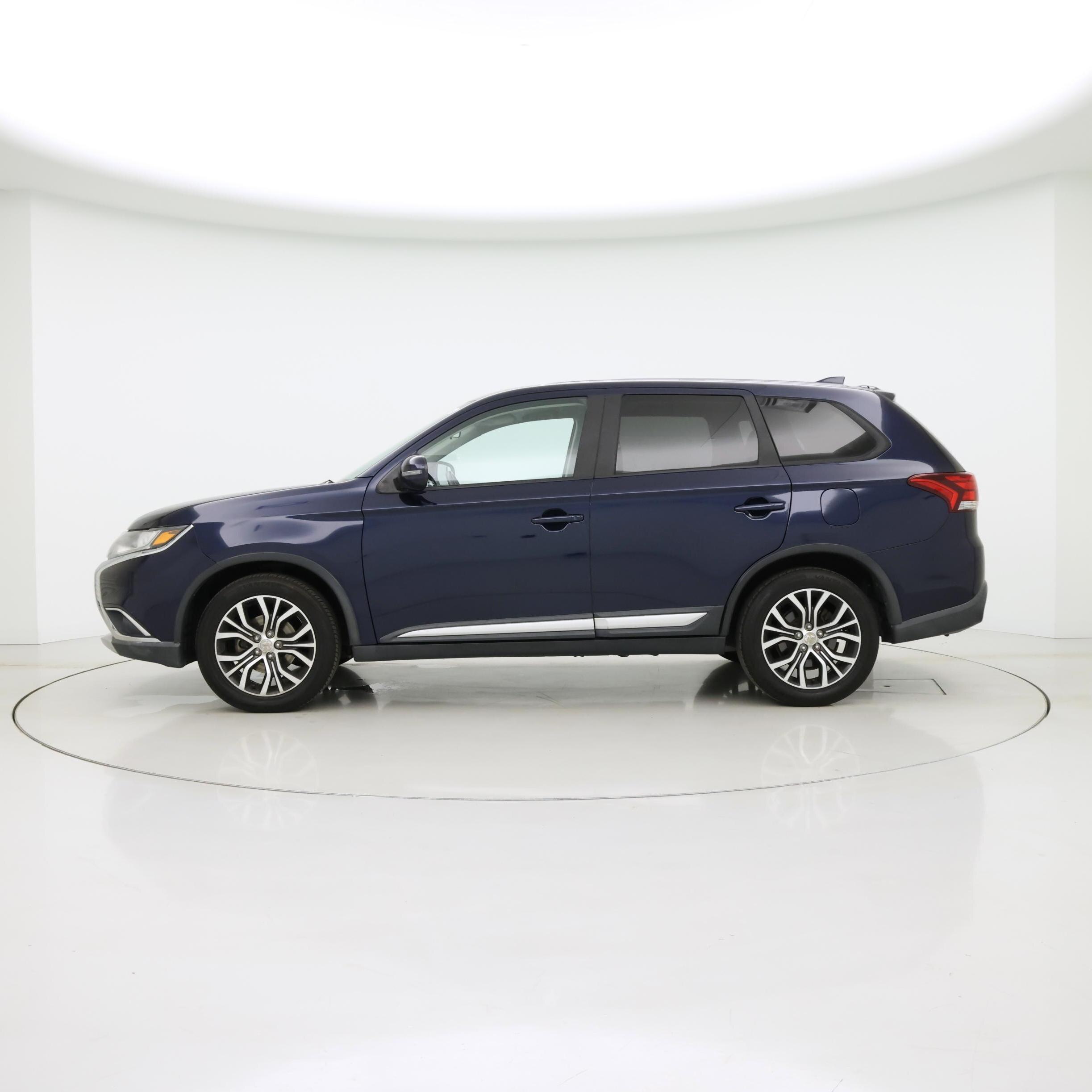Thumbnail: 2018 Mitsubishi Outlander - 3