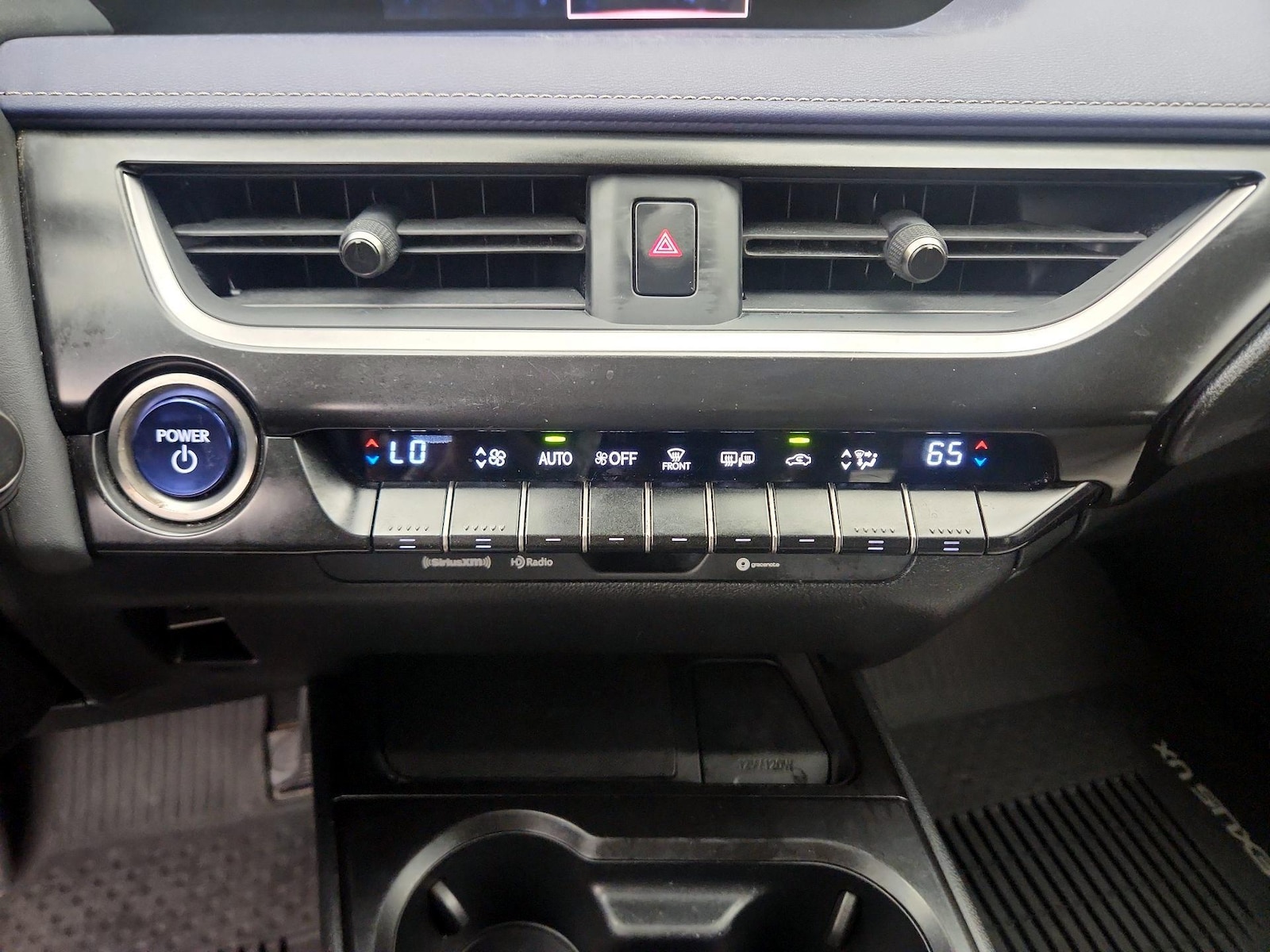 2020 Lexus UX Hybrid 250h - Photo 17