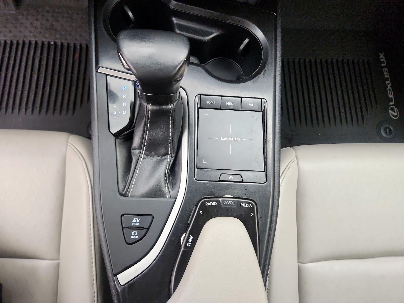 2020 Lexus UX Hybrid 250h - Photo 18