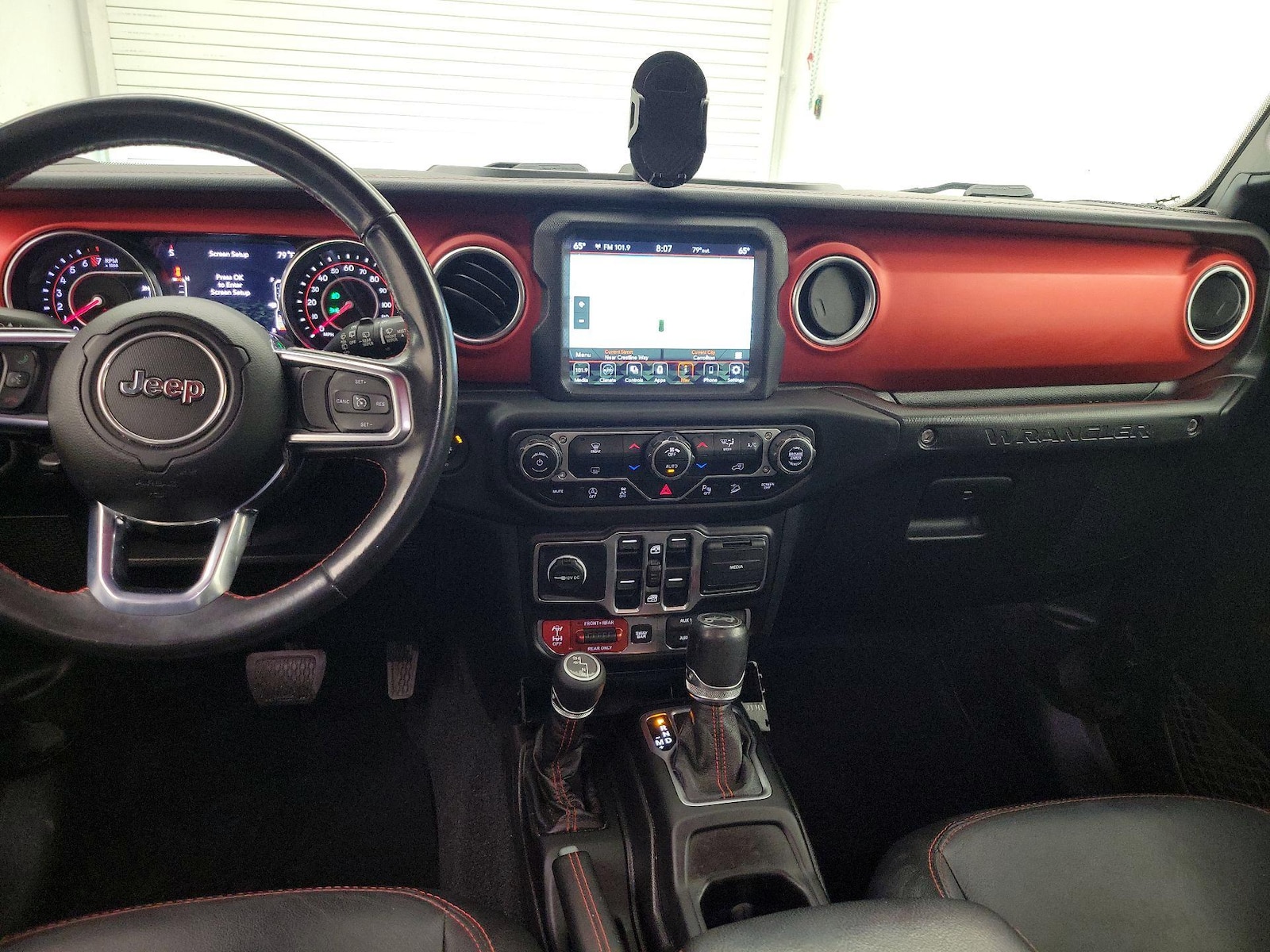 Apple CarPlay® & Android Auto™