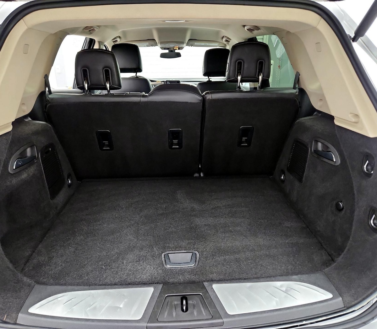 Trunk/Cargo (Seats Up)